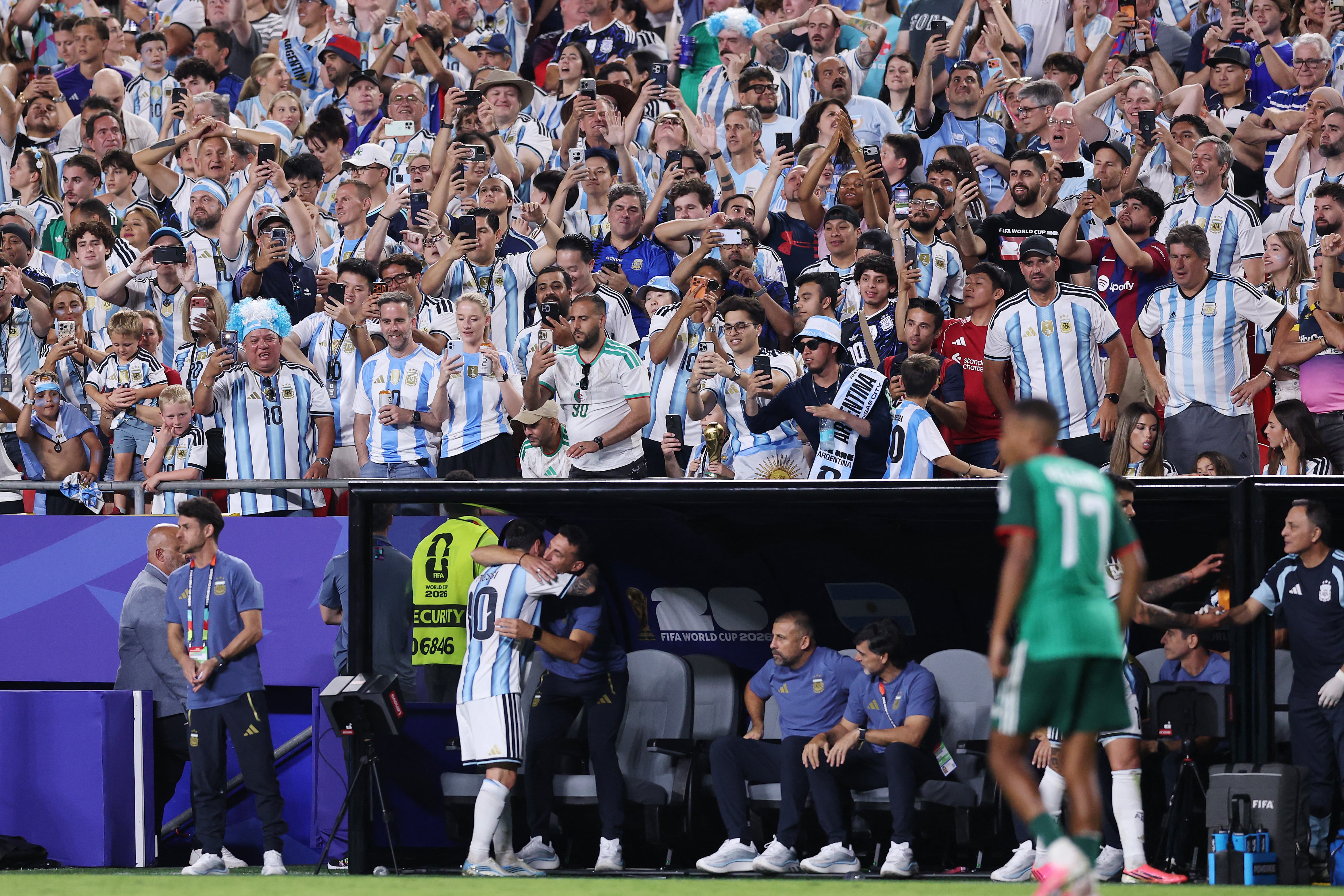 El abrazo icónico de Messi y Scaloni (Foto: Michael Steele/Getty Images/AFP)