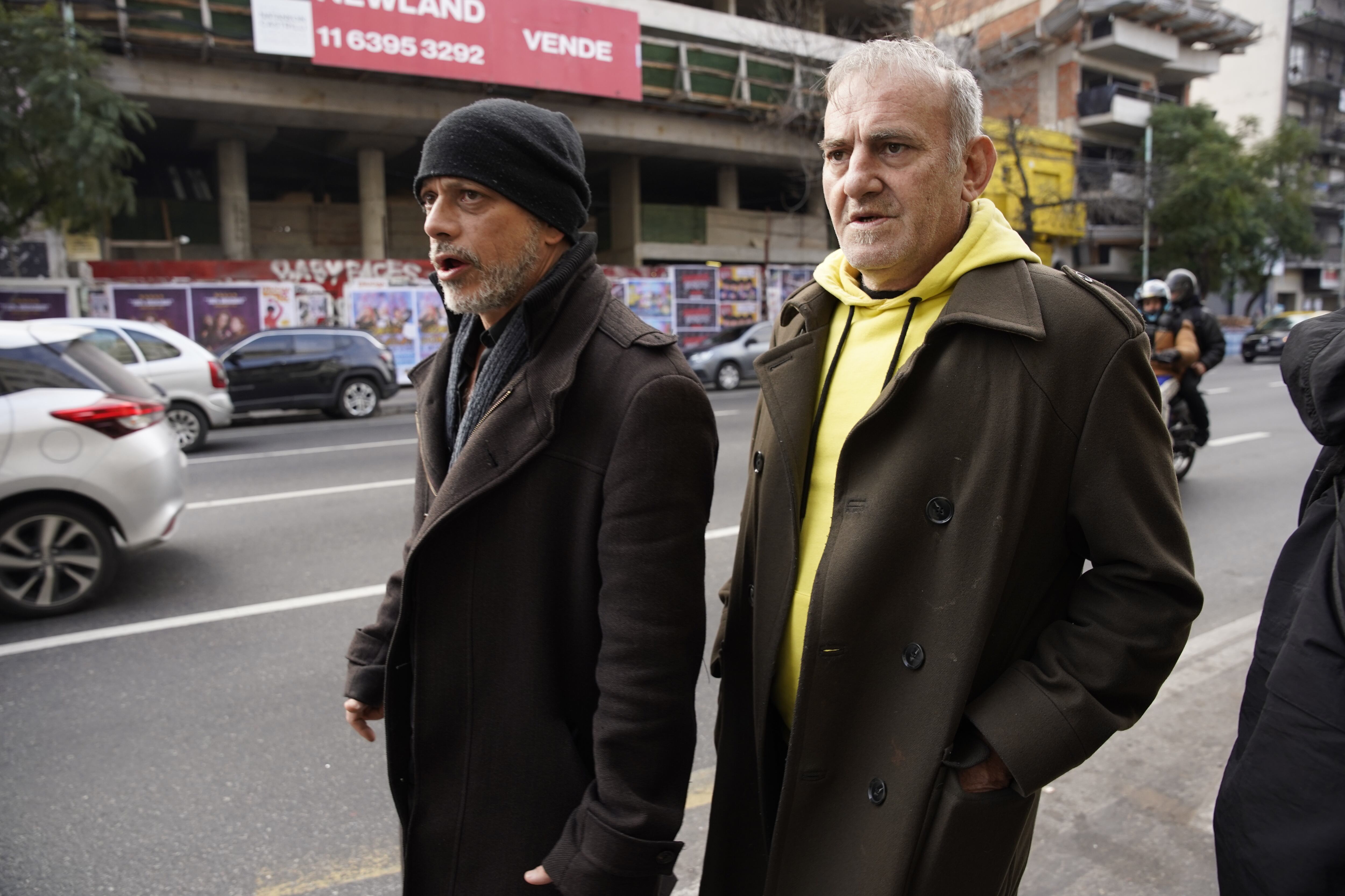 El actor Alejandro Ortiz y el productor periodístico Eloy Alazard dieron el presente en la despedida a la actriz (RSFotos)