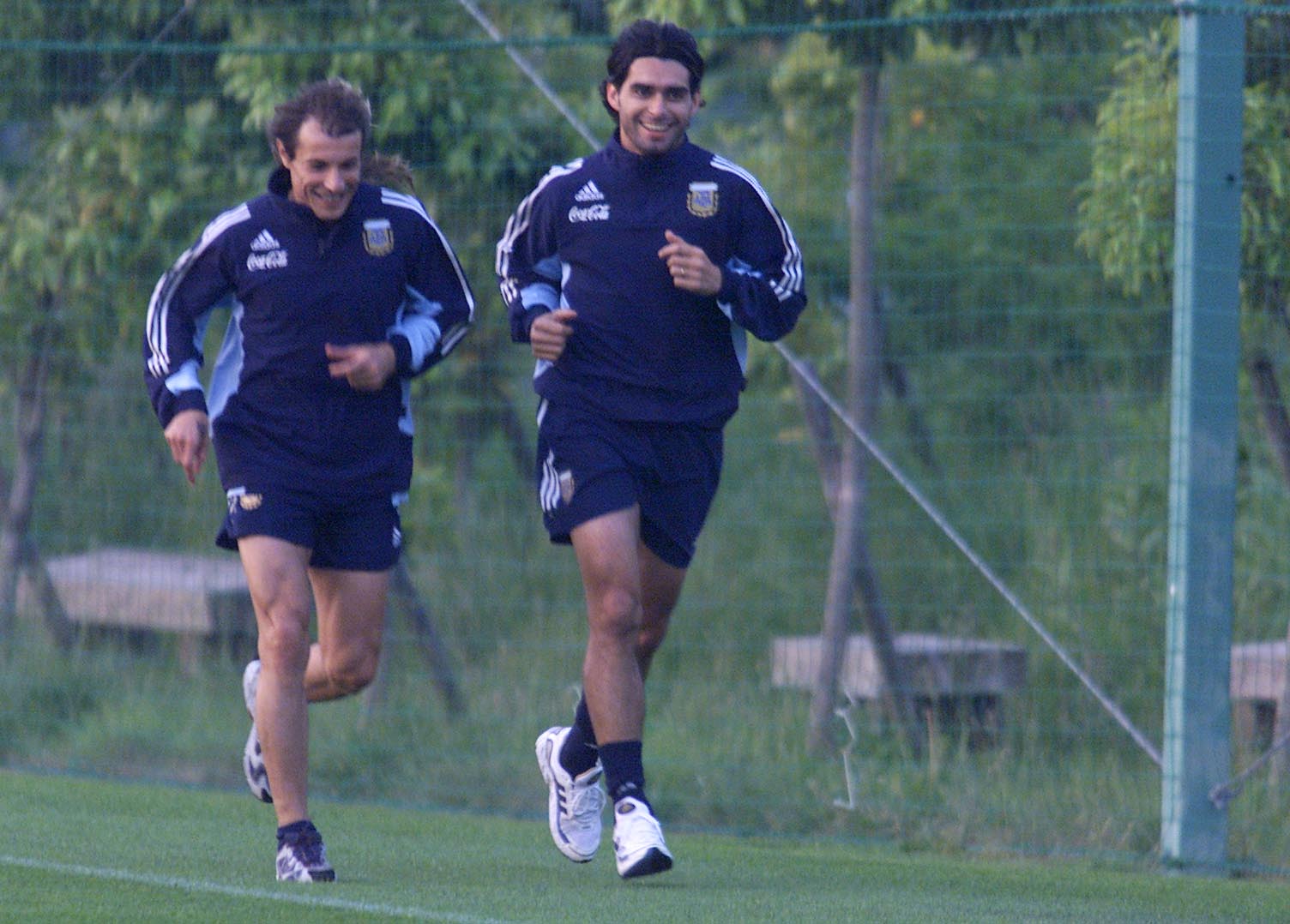 El defensor y el delantero entrenando en Corea-Japón (Fotobaires)