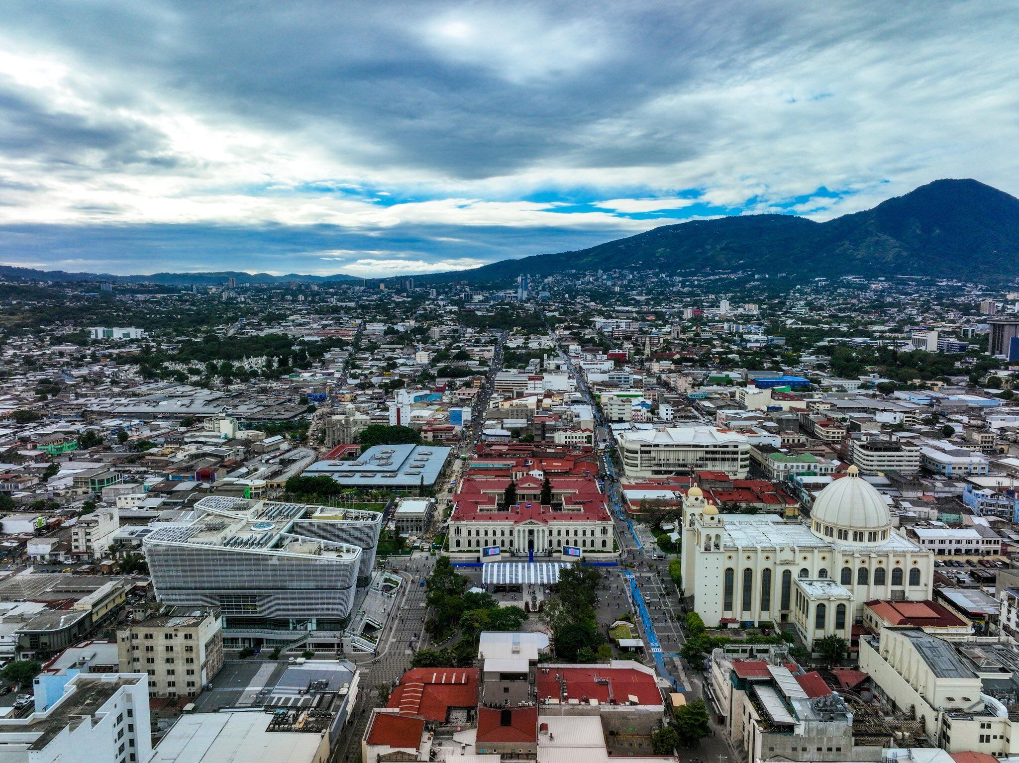 El acuerdo interinstitucional apuesta por la integración de capacidades del sector privado y la planificación pública en la gestión urbana de San Salvador. (Cortesía: Alcaldía de San Salvador)