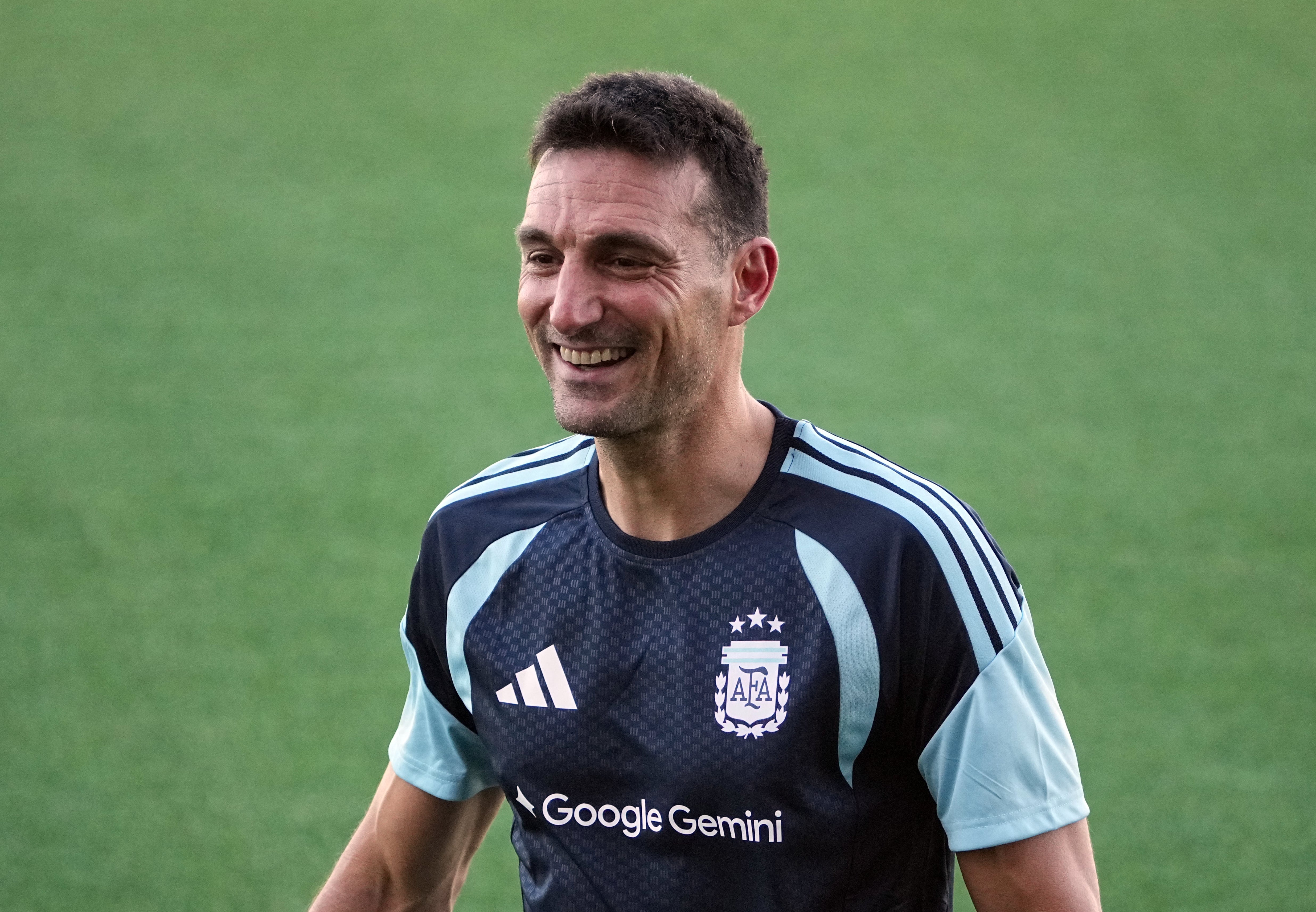 Scaloni durante la práctica de este jueves de la Selección (Reuters/Denny Medley)