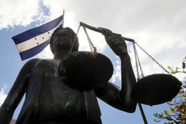 La defensa de Juan Orlando Hernández confirma a Infobae que expresidente se presentará voluntariamente ante la justicia hondureña