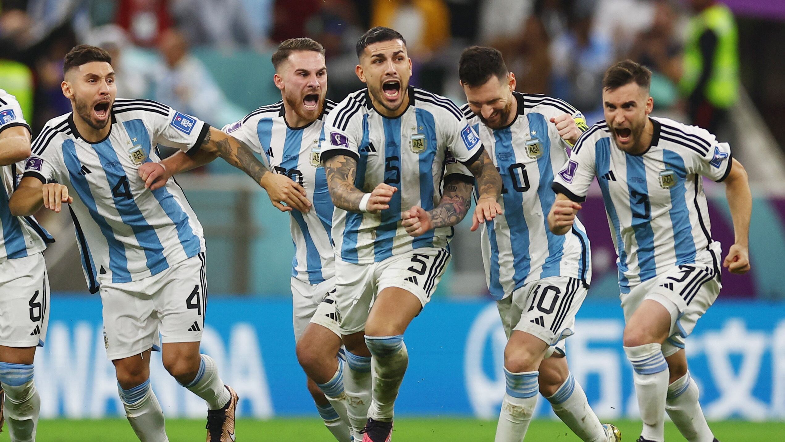 Novellis sostuvo que el fenómeno de “Muchachos” fue espontáneo y que el título de 2022 cambió la relación emocional entre la selección argentina y los hinchas (REUTERS/Kai Pfaffenbach)