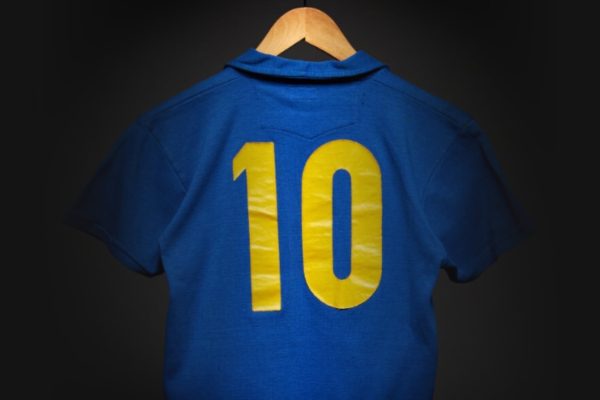 La histórica camiseta de Pelé de la final de 1958 se exhibe y va a subasta en Nueva York