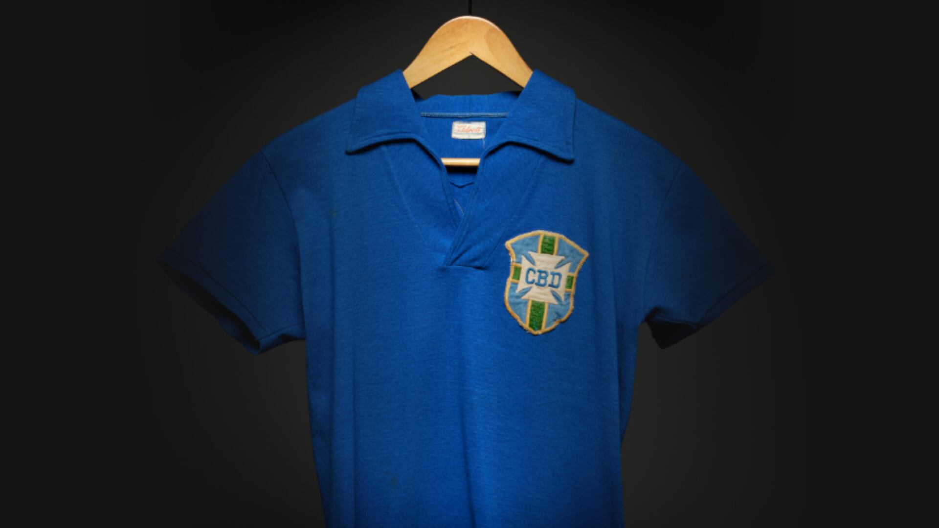 La histórica camiseta de Pelé de la final de 1958 se exhibe y va a subasta en Nueva York (Foto: Sotheby’s)