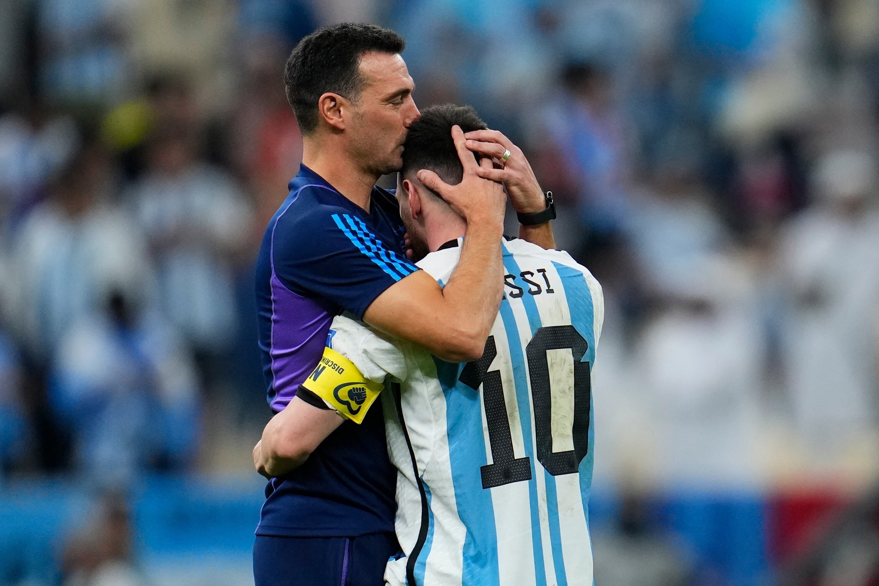 Diego Borinsky afirmó que la relación entre Scaloni y Messi fue clave para el inicio del ciclo más exitoso de la Selección argentina (AP Foto/Natacha Pisarenko)