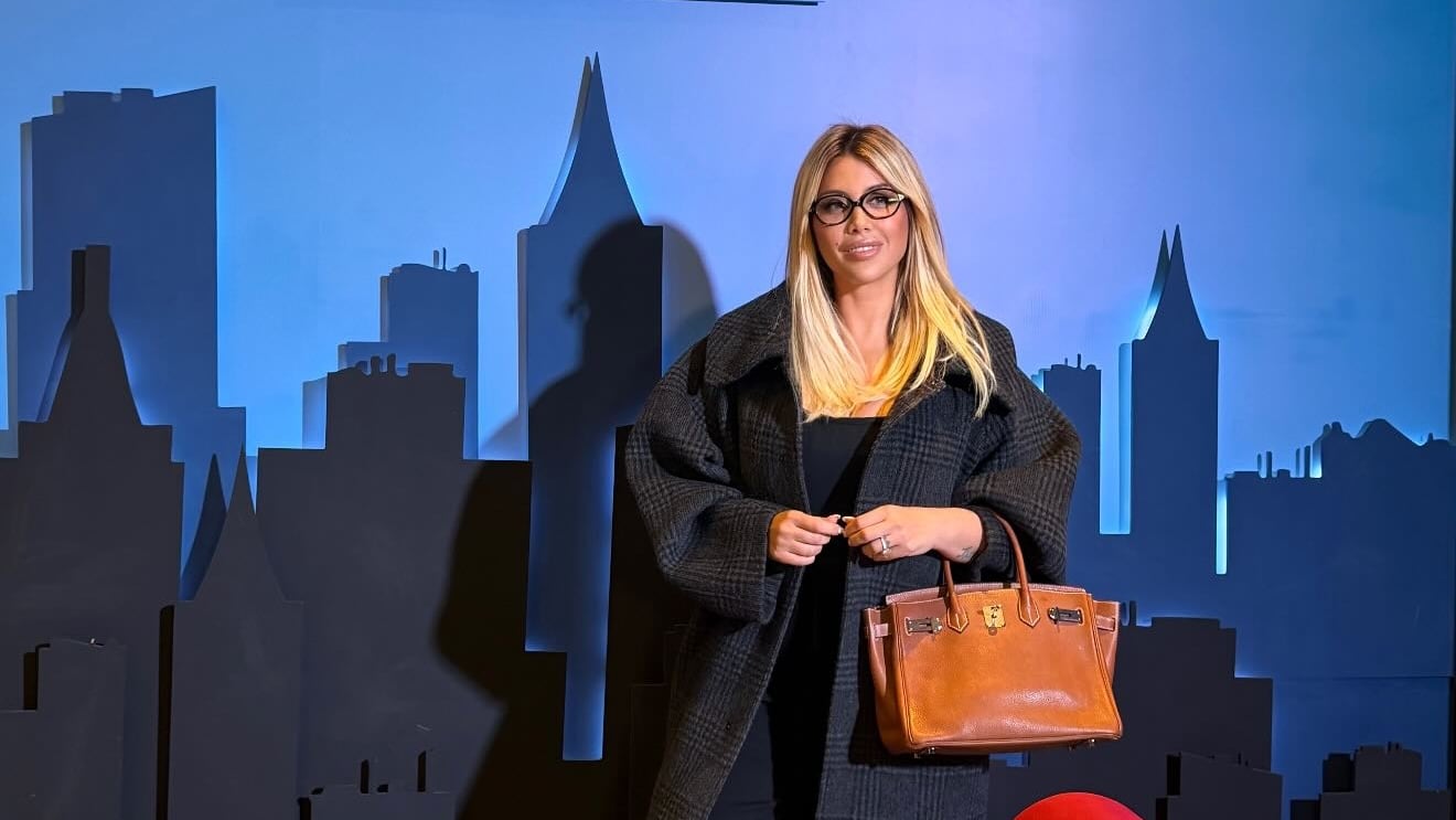 Wanda Nara estuvo acompañada por su familia en una noche de arte y entretenimiento