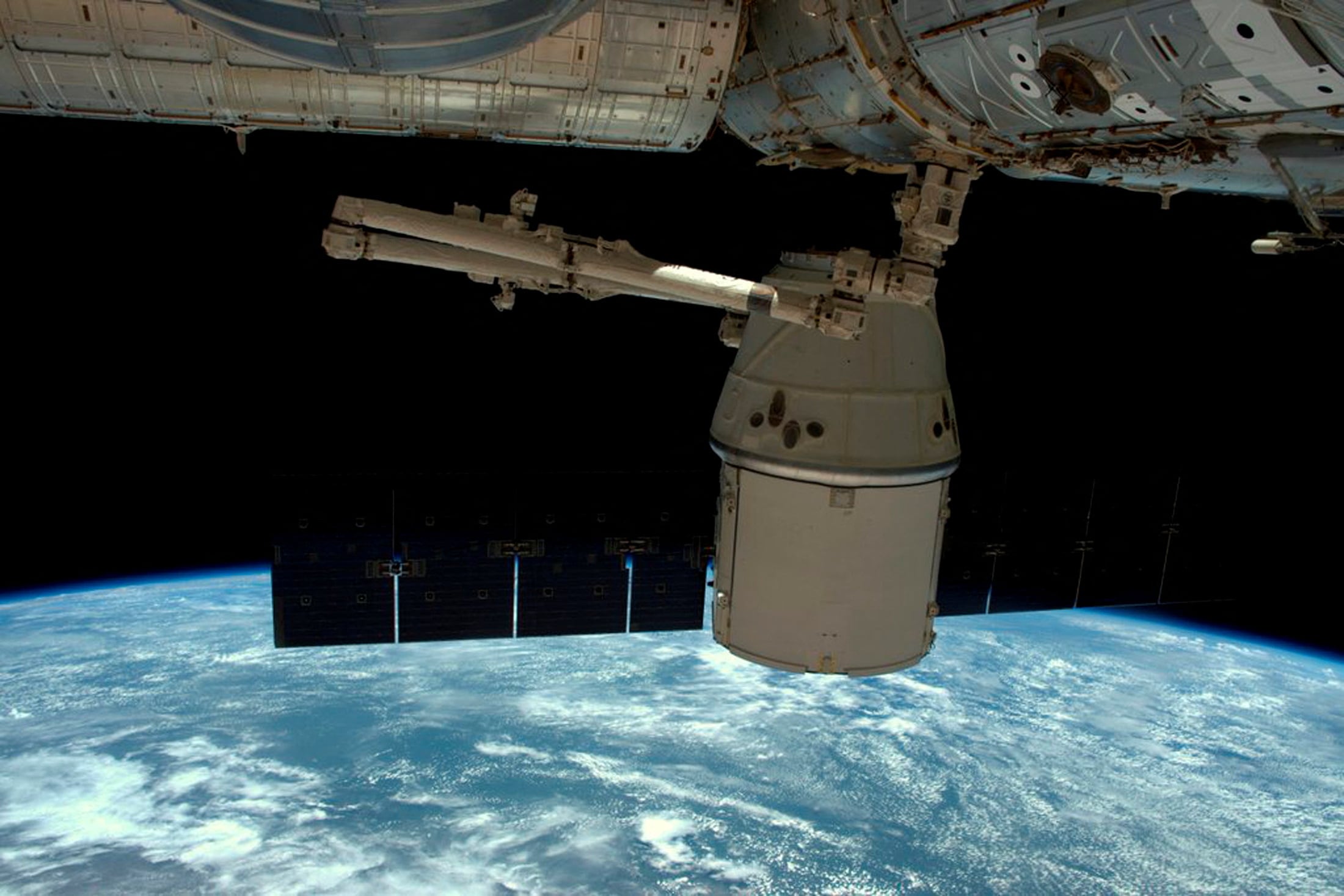 La estación mantiene naves acopladas de forma permanente para garantizar una evacuación rápida en caso de emergencia y preservar la seguridad de la tripulación (NASA) 