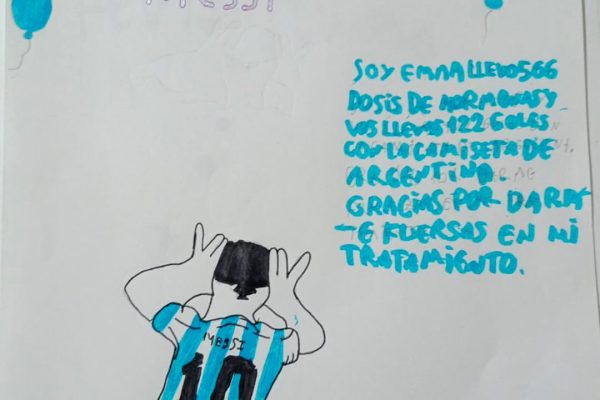La niña que canta mientras le aplican inyecciones para crecer: el sueño de conocer a Messi y hacerle una pregunta muy especial
