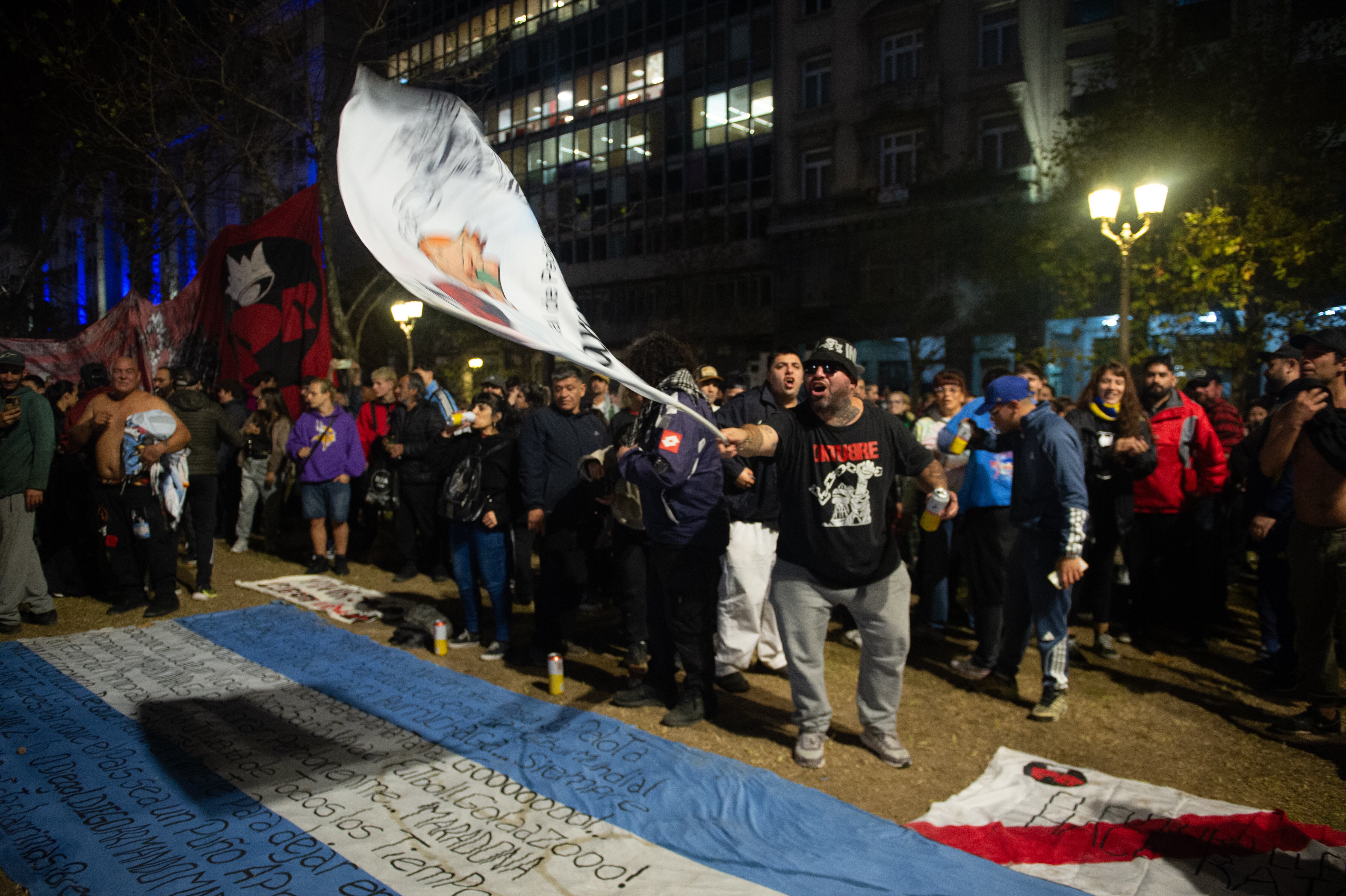 Remeras, banderas y tatuajes destacaron la figura del mítico Indio Solari (Foto: Jaime Olivos)