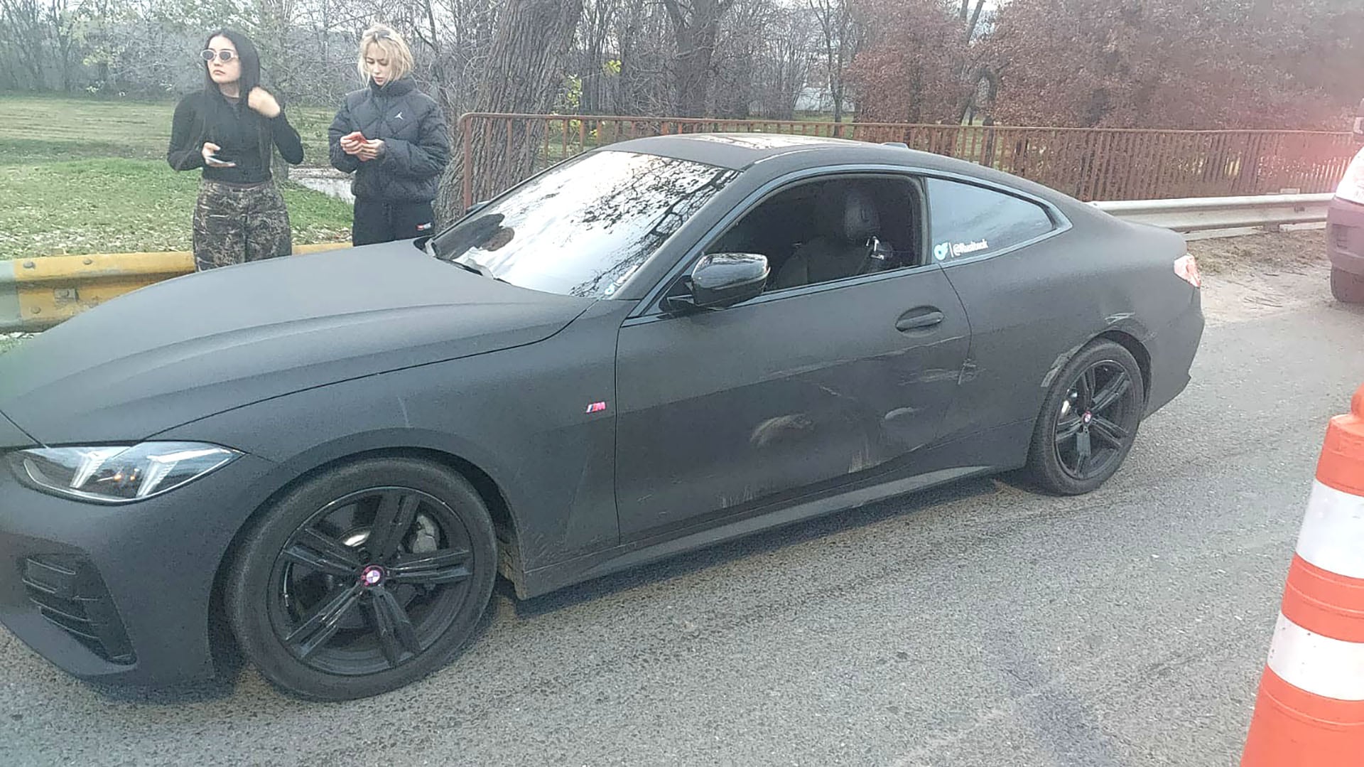 La “polihot” busca demostrar que no intentó descartar el arma que llevaba en el BMW: cómo lo hará