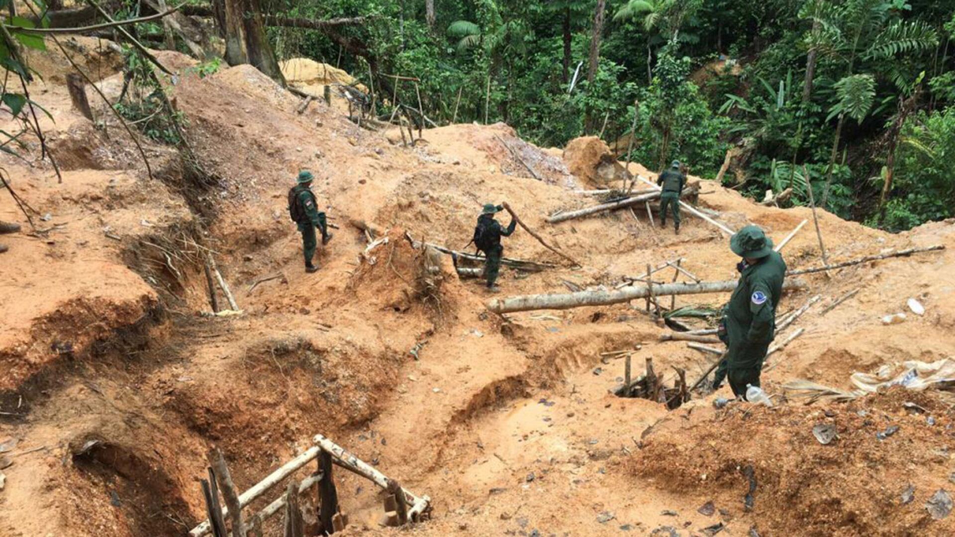 La mandataria de Costa Rica advirtió que la situación en Crucitas representa un riesgo que trasciende lo ambiental, pues bandas de crimen organizado ya se han asentado en la zona. 