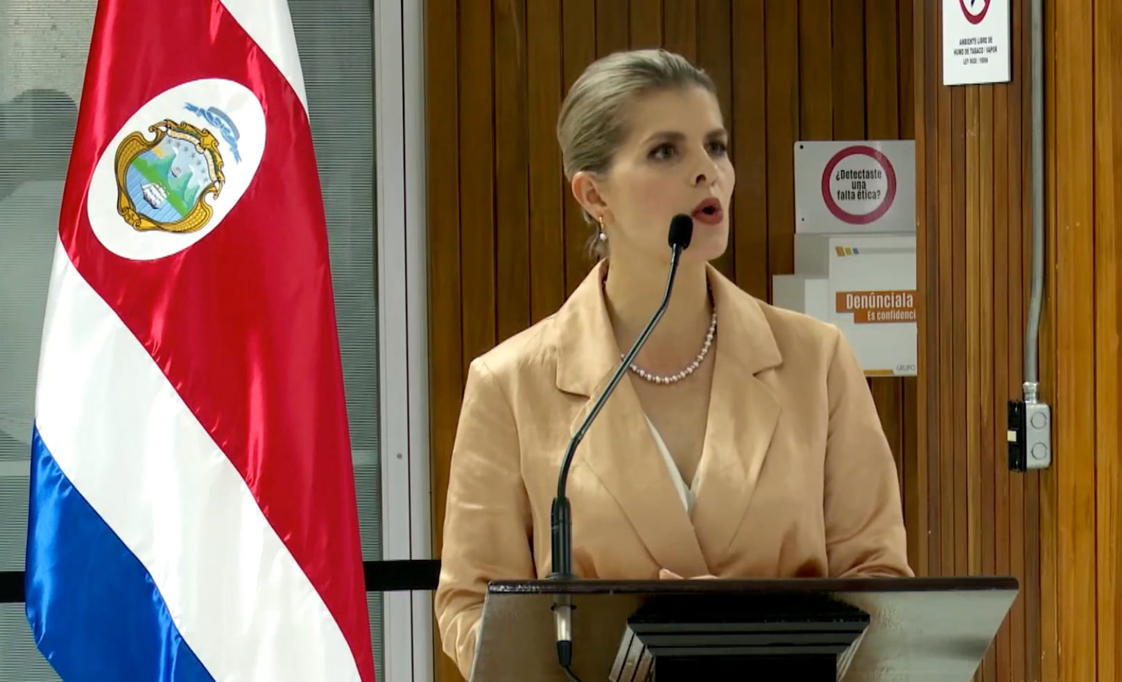 La presidenta Laura Fernández lanzó un llamado urgente a la Asamblea Legislativa para abordar de manera definitiva la problemática en Crucitas, una región que actualmente exige un gasto de USD 1 millón al mes solo en operaciones de seguridad. Crédito: Presidencia de la República