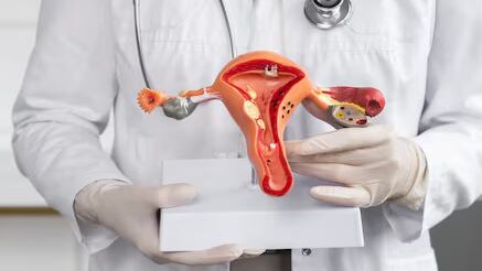 En Inglaterra, el registro de muertes por cáncer de cuello uterino en mujeres de 20 a 24 años fue cero entre 2020 y 2024, según datos analizados por investigadores (Freepik)