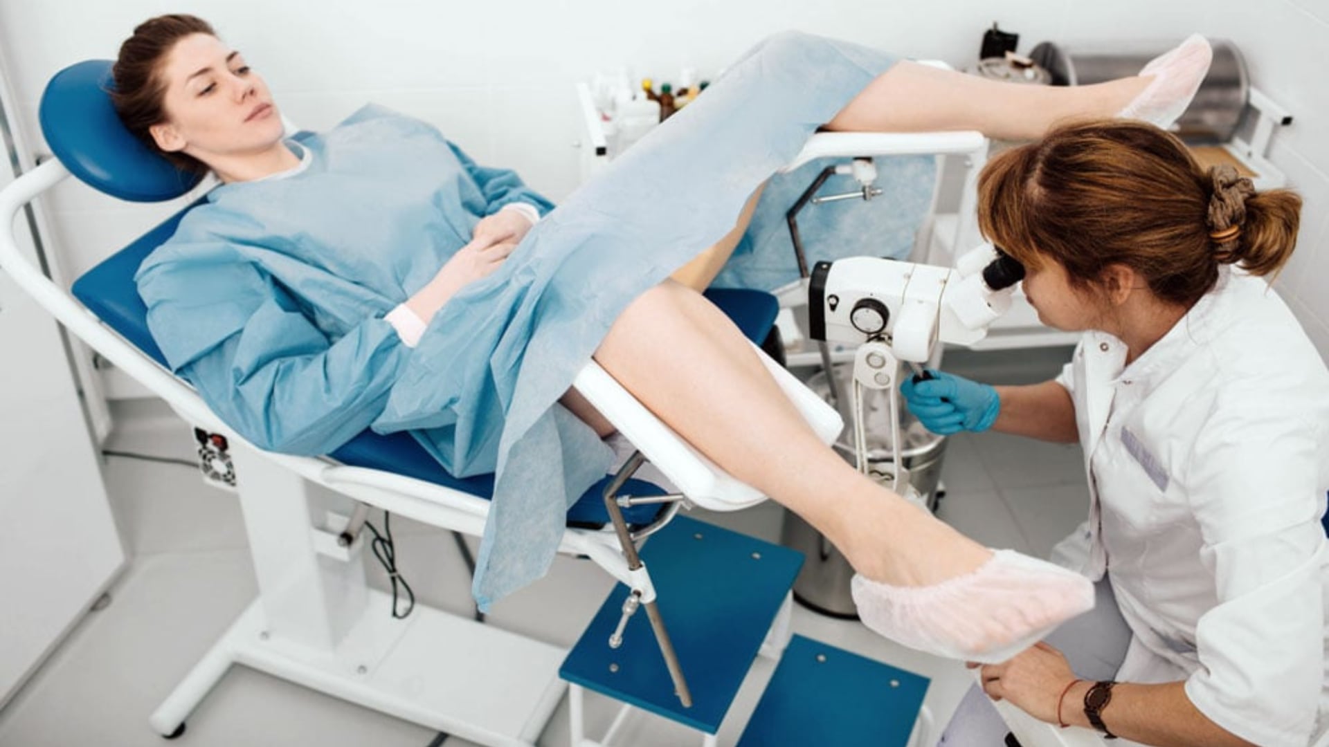 Hasta finales de 2024, la vacunación contra el VPH se asoció con una reducción estimada de 199,6 muertes por cáncer de cuello uterino en Inglaterra (MD.Saúde)