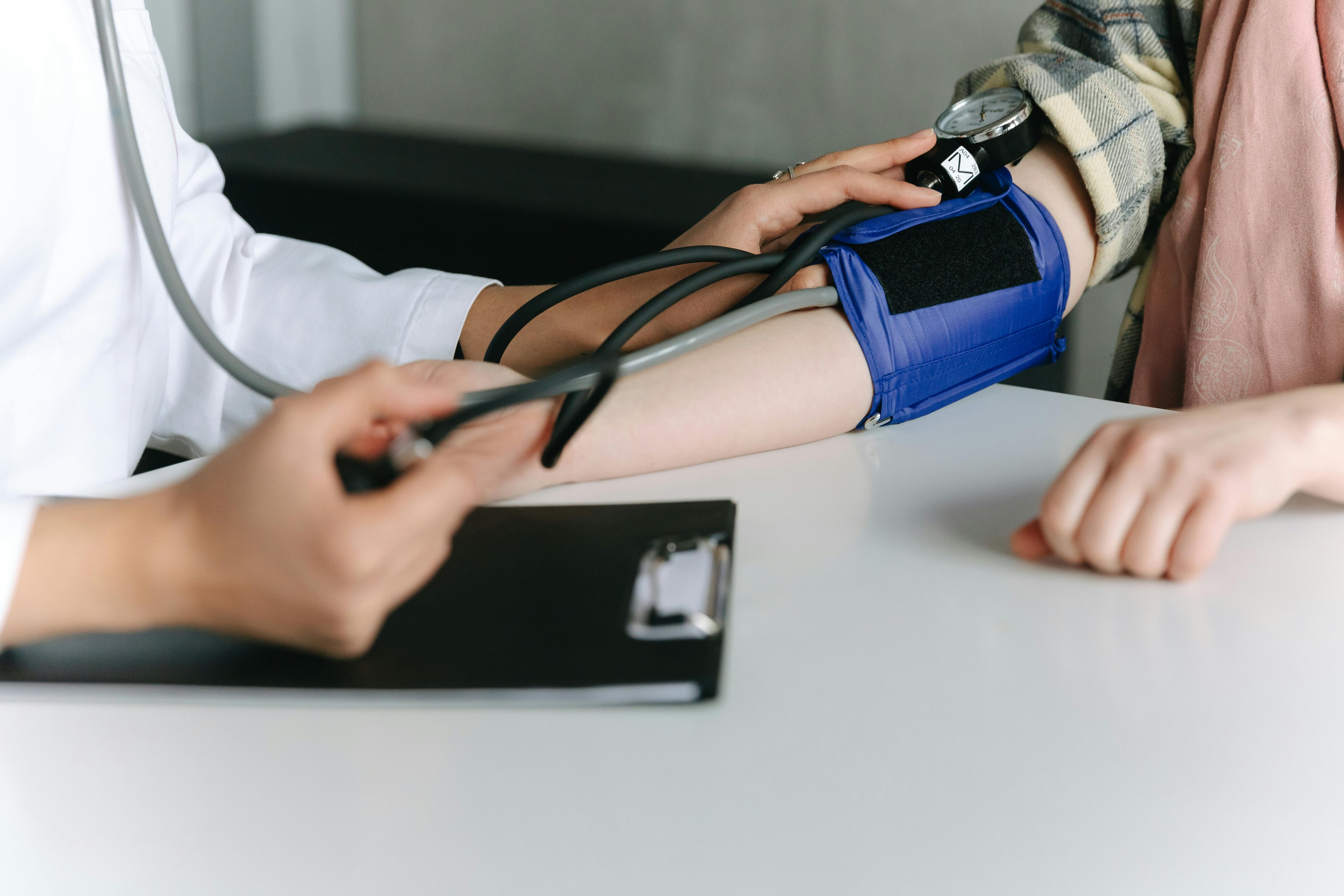 La presión arterial alta puede controlarse con cambios en el estilo de vida (Pexels)