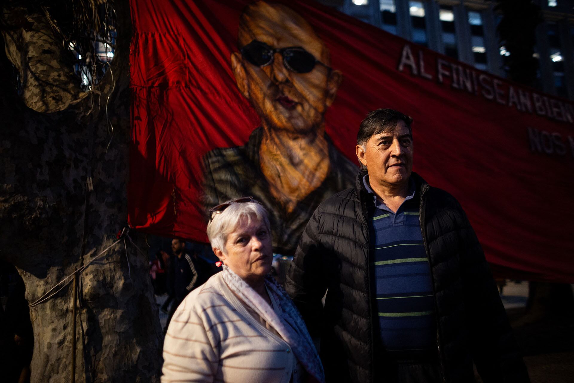 Un músico que une a varias generaciones: un hombre y una mujer, de aproximadamente 70 años, se hicieron presentes en el velorio del Indio Solari