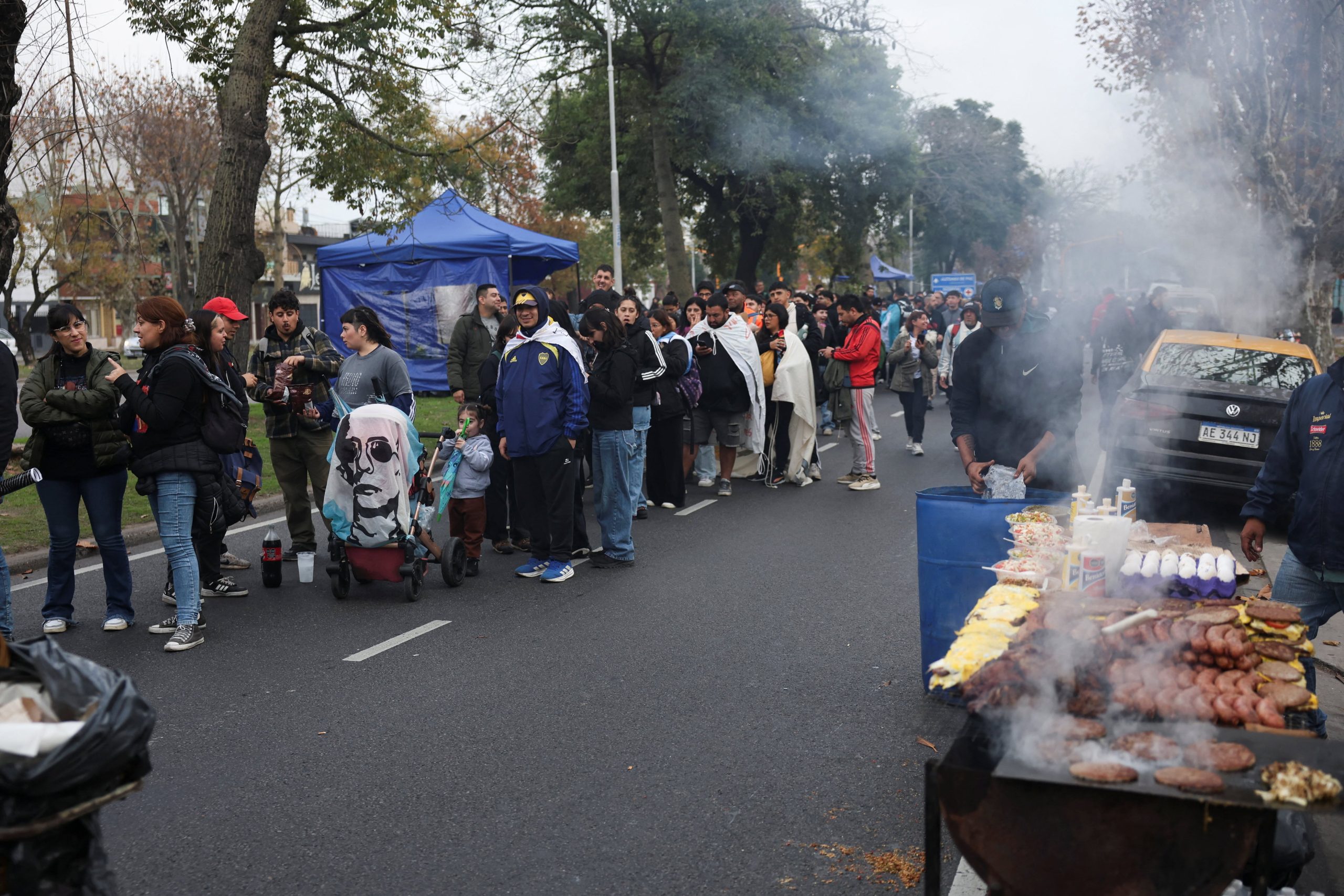 Las 24 mejores fotos del último adiós al Indio Solari: miles de fanáticos se congregan en Avellaneda