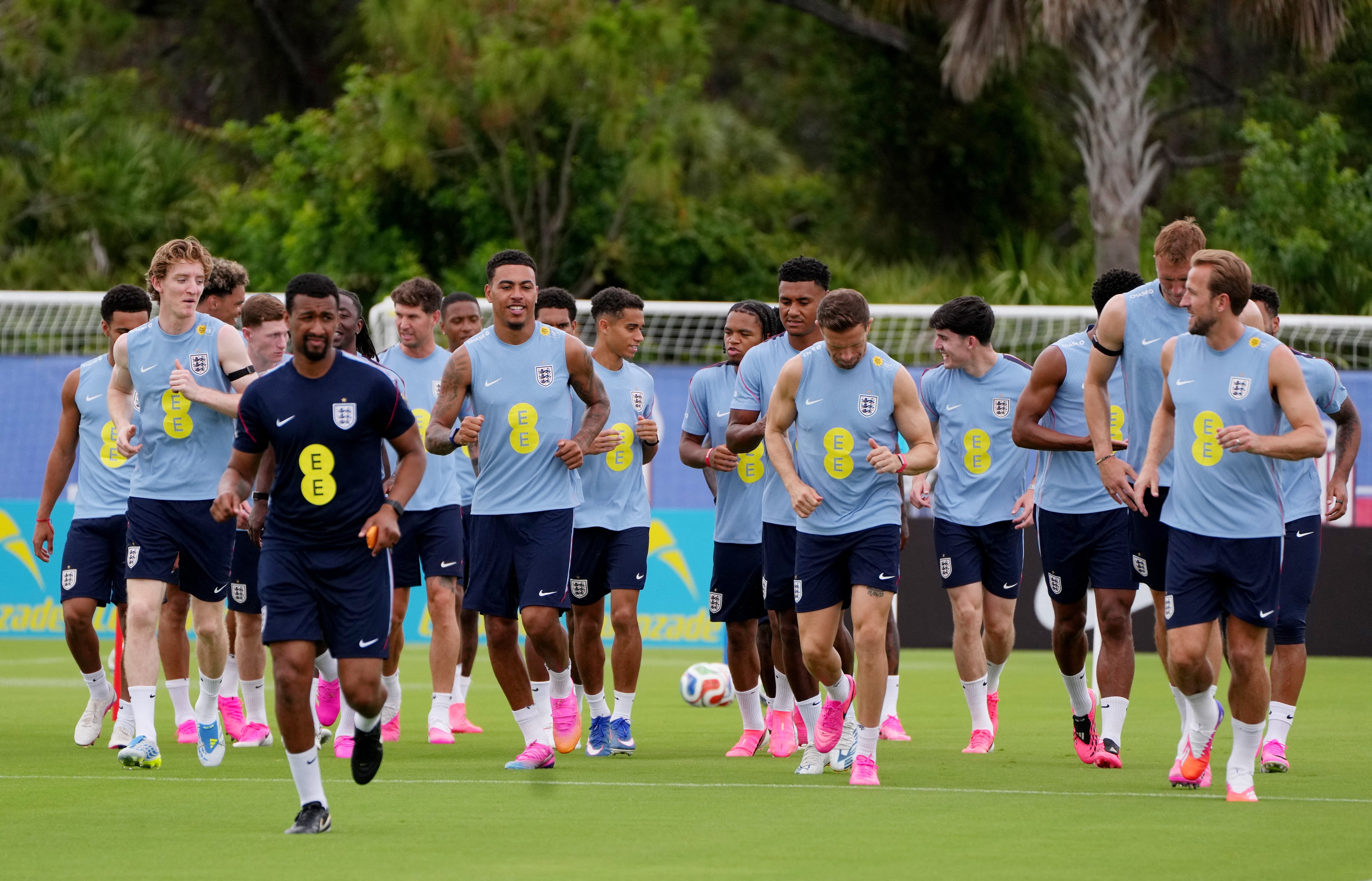 La selección de Inglaterra se prepara para su debut mundialista (Reuters/Jim Rassol)