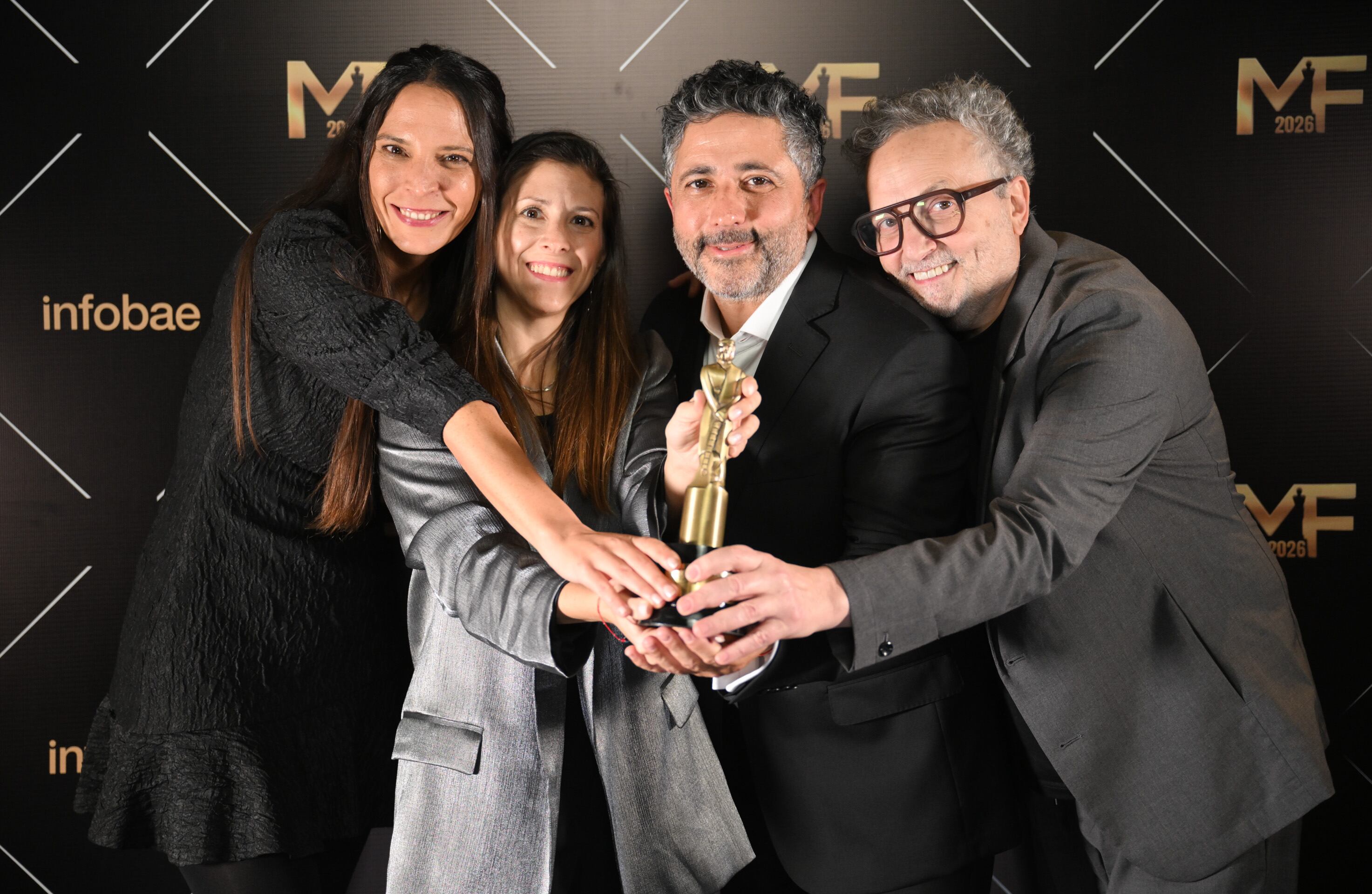Belén Pierri, directora de marketing; Florencia Stronati, gerenta de marketing; Papon Ricciarelli, CEO de Don; y Javier Nir, director de Oruga, de Nutrilon — Ganadores de Aviso publicitario para portales web