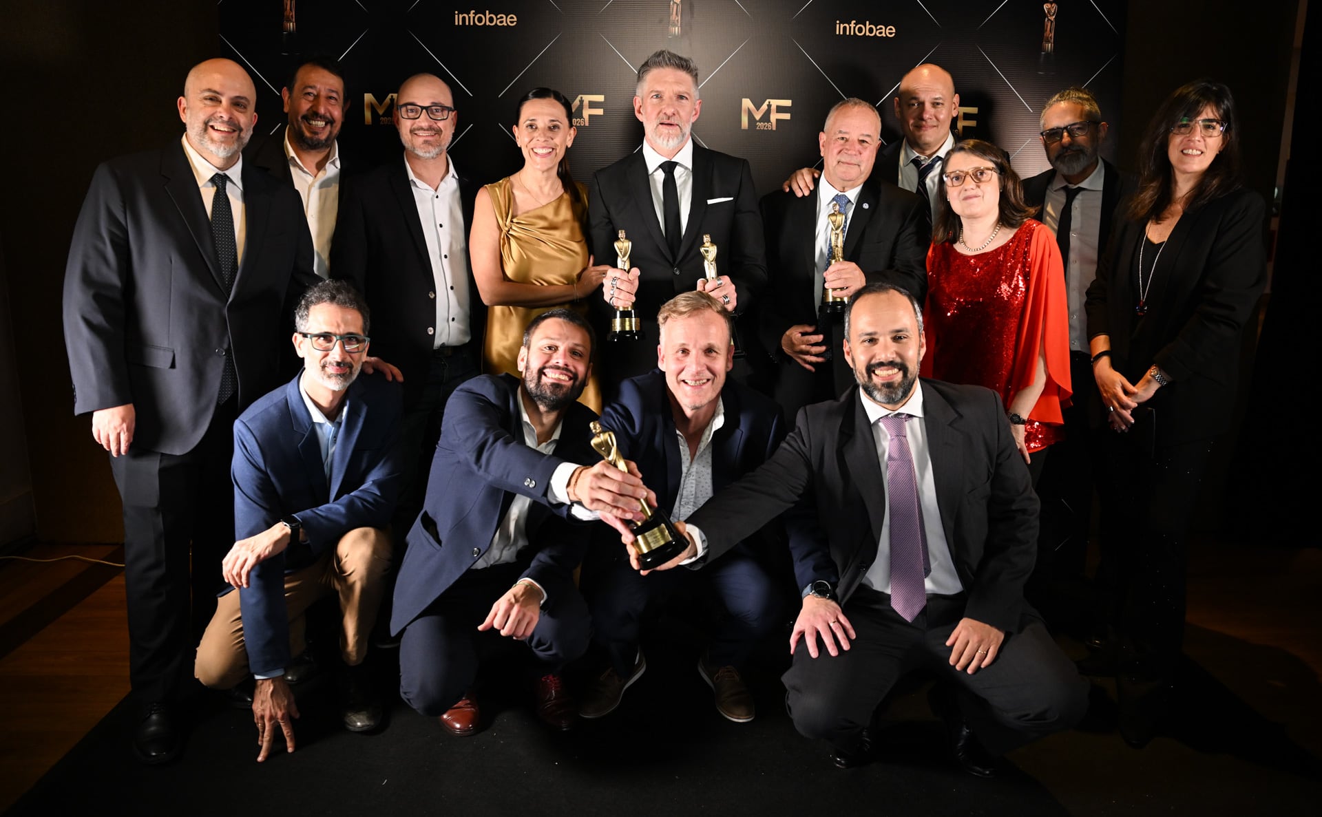 Valeria Cavallo, directora periodística, junto al equipo de Infobae — Ganadores de Mejor sitio de noticias argentino