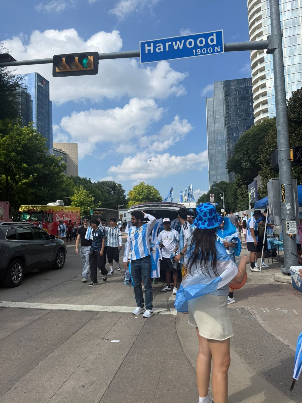 Otra postal del banderazo