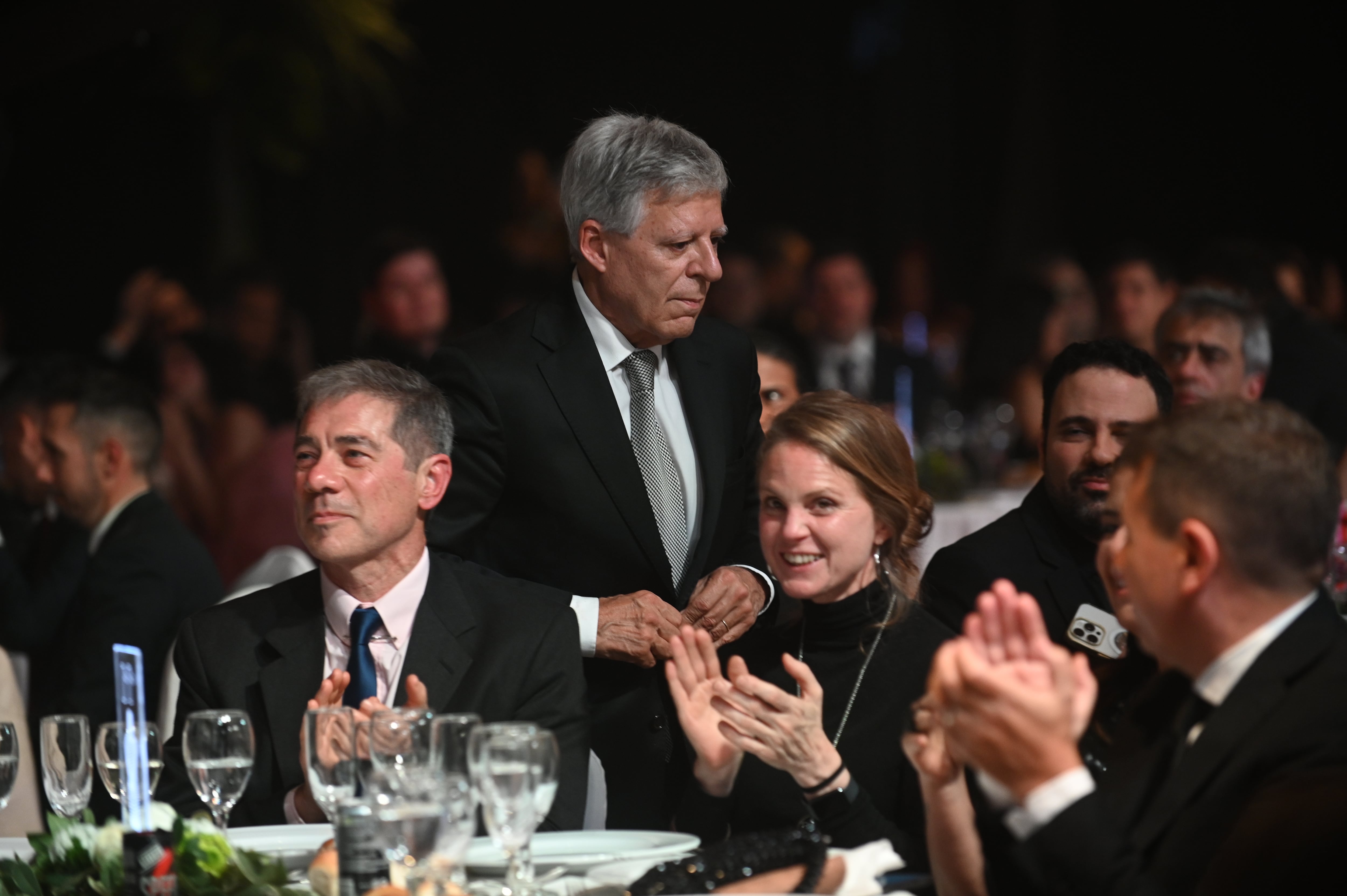 Doctor López Rosetti subió a recibir su premio