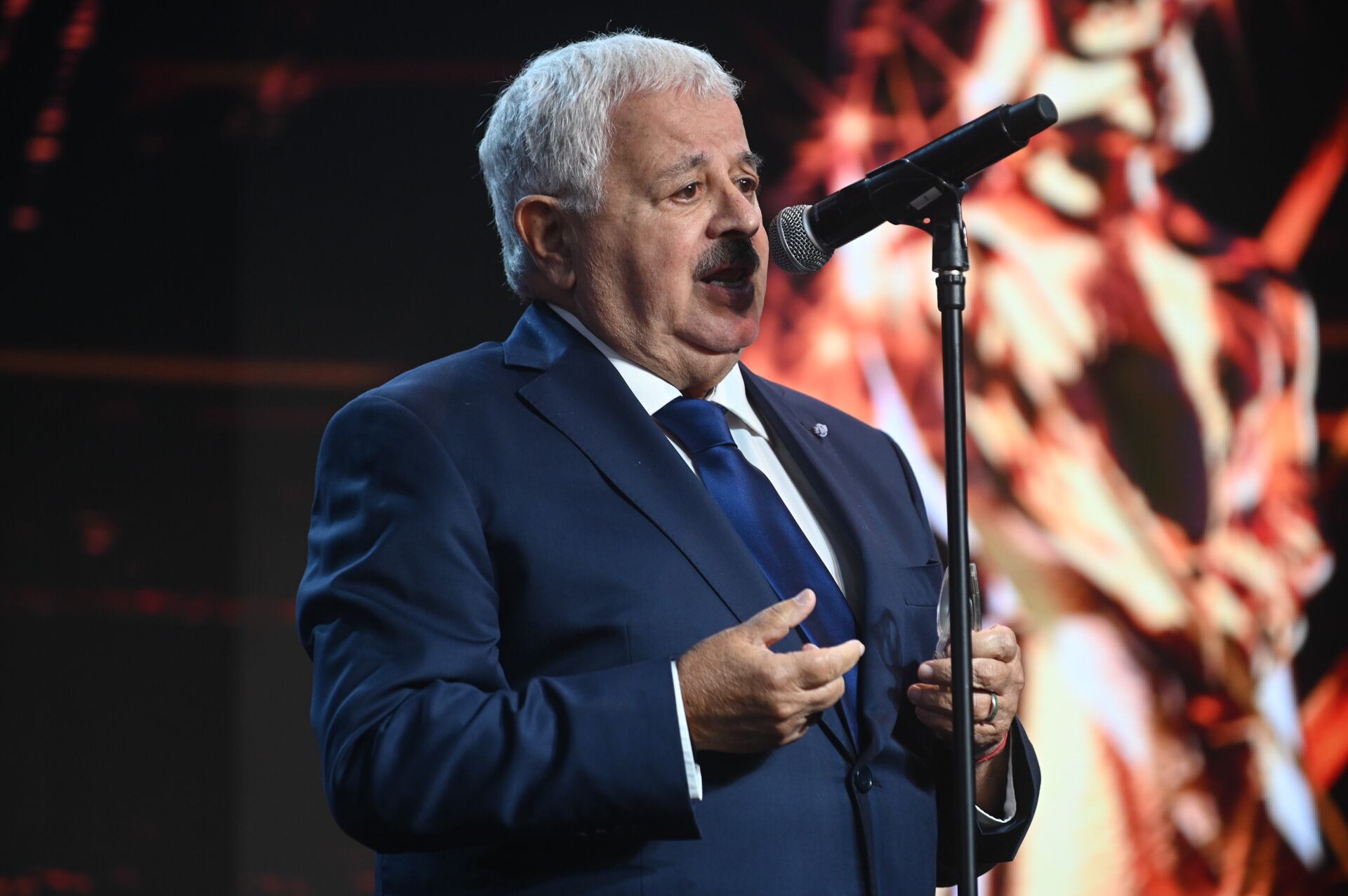 Tití Fernández en el sentido homenaje a periodistas deportivos