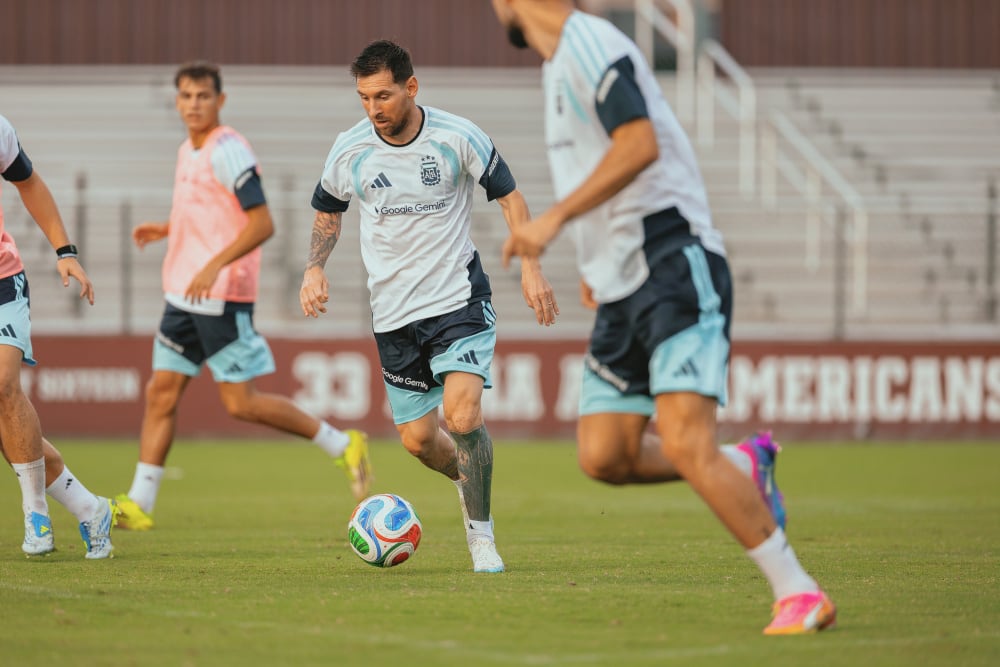 Messi durante un entrenamiento con la selección argentina en la preparación del Mundial (afa.com.ar)