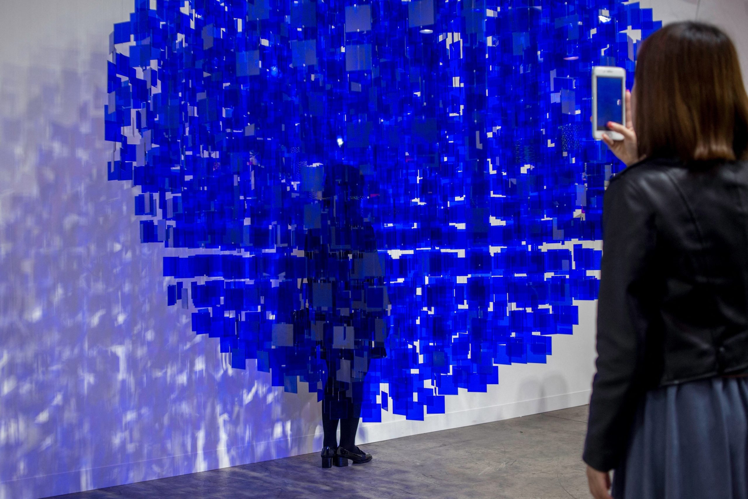 Le Parc “continúa brillando”: elogios de la crítica para la muestra del artista argentino en Londres