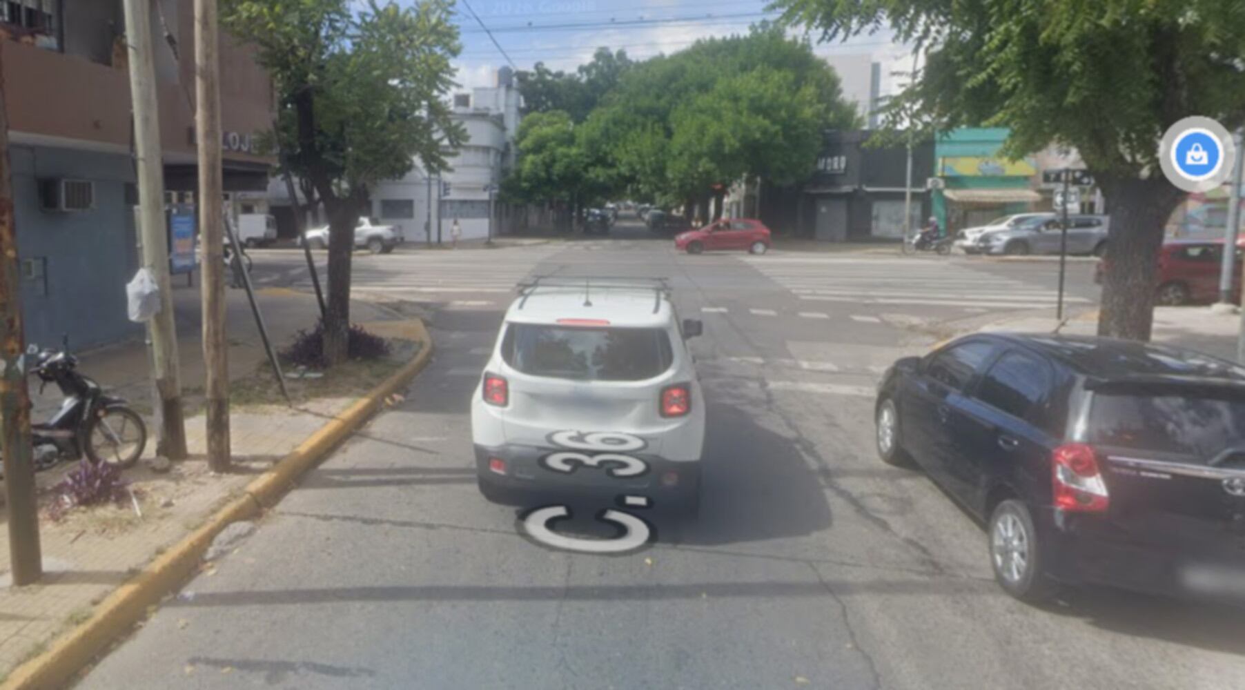 La intersección de calle 36 y 7 en La Plata, escenario de un robo de auto donde un policía de franco intentó repeler a los asaltantes (Google Maps)