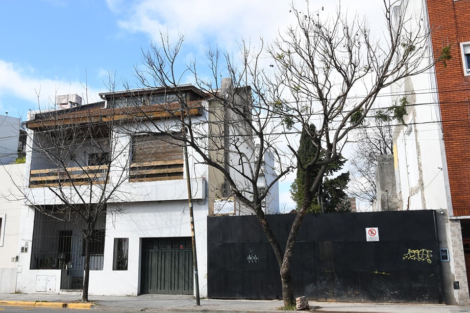 El frente de la casa de la avenida Congreso donde se hallaron los huesos de Diego Fernández Lima