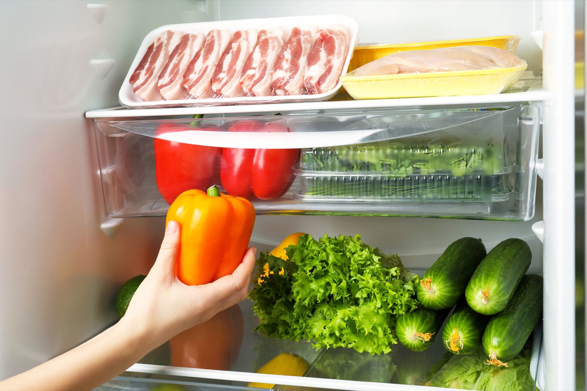 Refrigerar y congelar los productos perecederos rápidamente y evitar la descongelación a temperatura ambiente reduce la incidencia de enfermedades transmitidas por alimentos, según el Instituto Nacional de la Diabetes y las Enfermedades Digestivas y Renales de Estados Unidos.