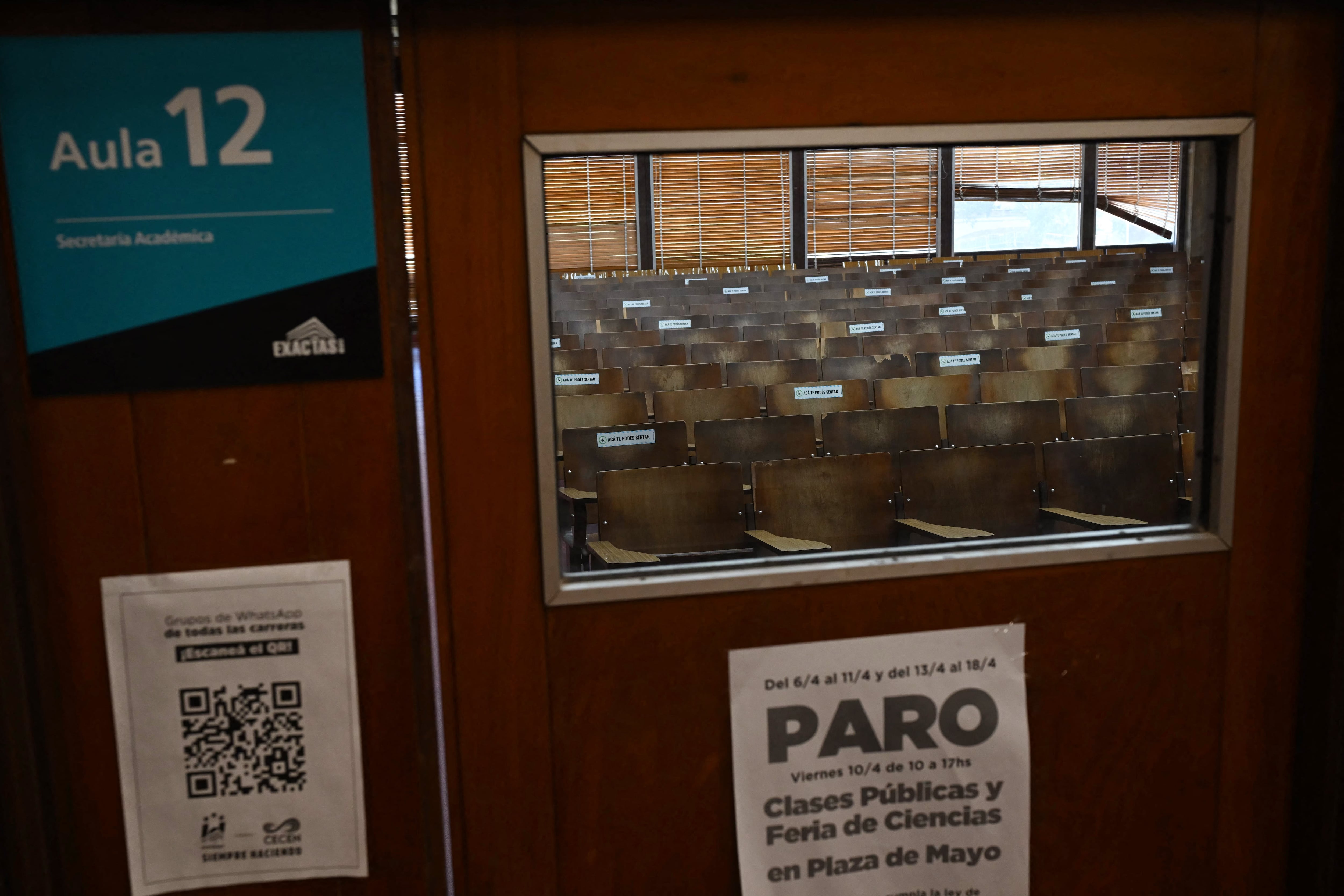 Una aula vacía de la Facultad de Ciencias Exactas y Naturales, en pleno conflicto universitario (Luis ROBAYO/AFP)