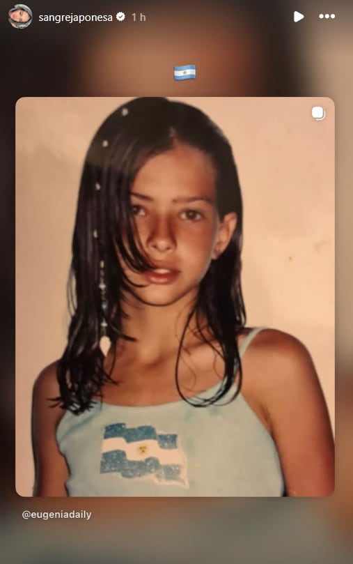 La China Suárez publicó una foto de su infancia con la bandera argentina y se unió al fervor por el triunfo de Argentina