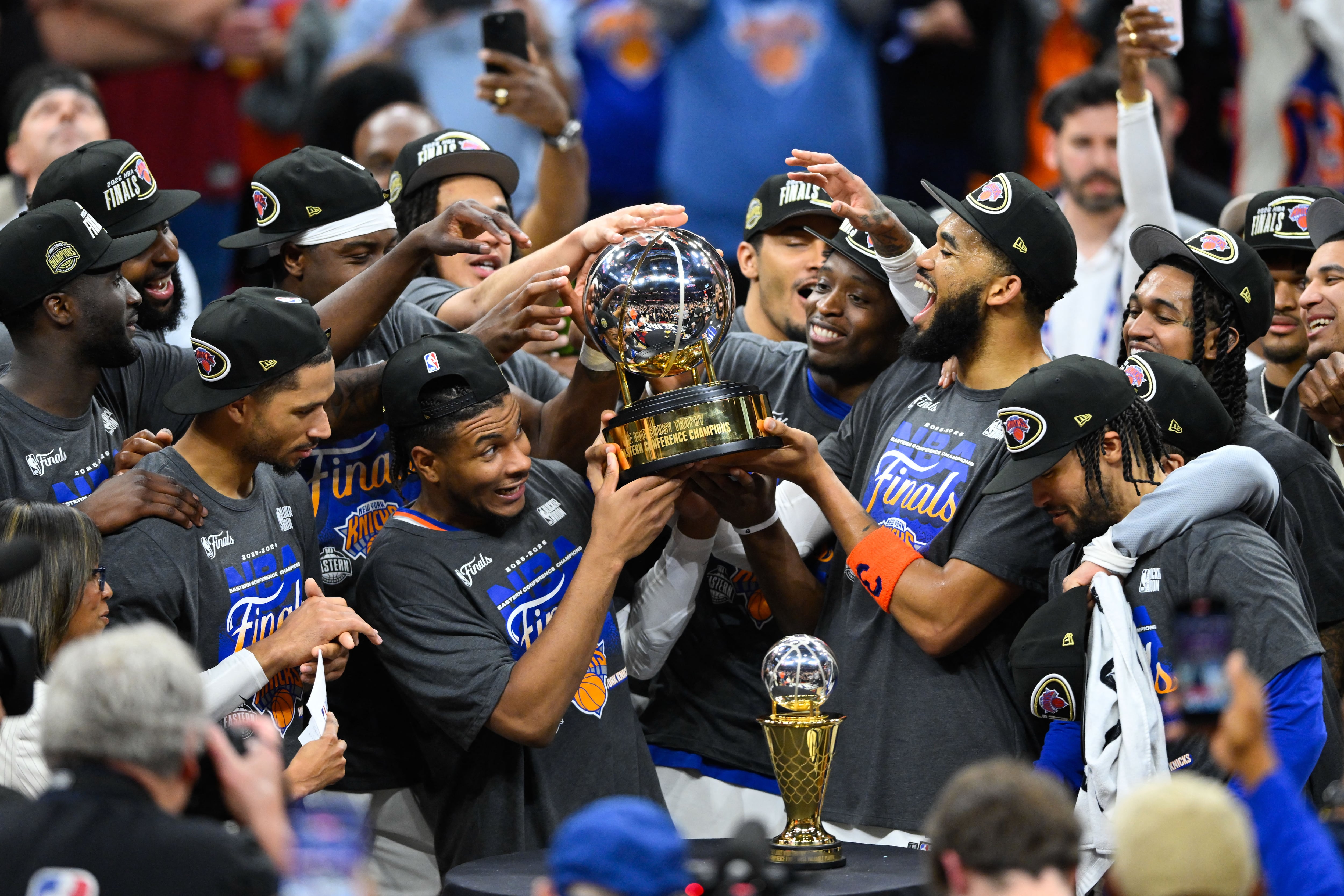 Los New York Knicks regresan a las Finales de la NBA por primera vez desde 1999 tras vencer a Cleveland, impulsados por la constancia y disciplina de sus jugadores (Mandatory Credit: David Richard-Imagn Images)