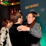 Los mejores looks de los famosos en Sottovoce, la comedia de Adrián Suar, Carla Peterson, Fernán Mirás y Lorena Vega