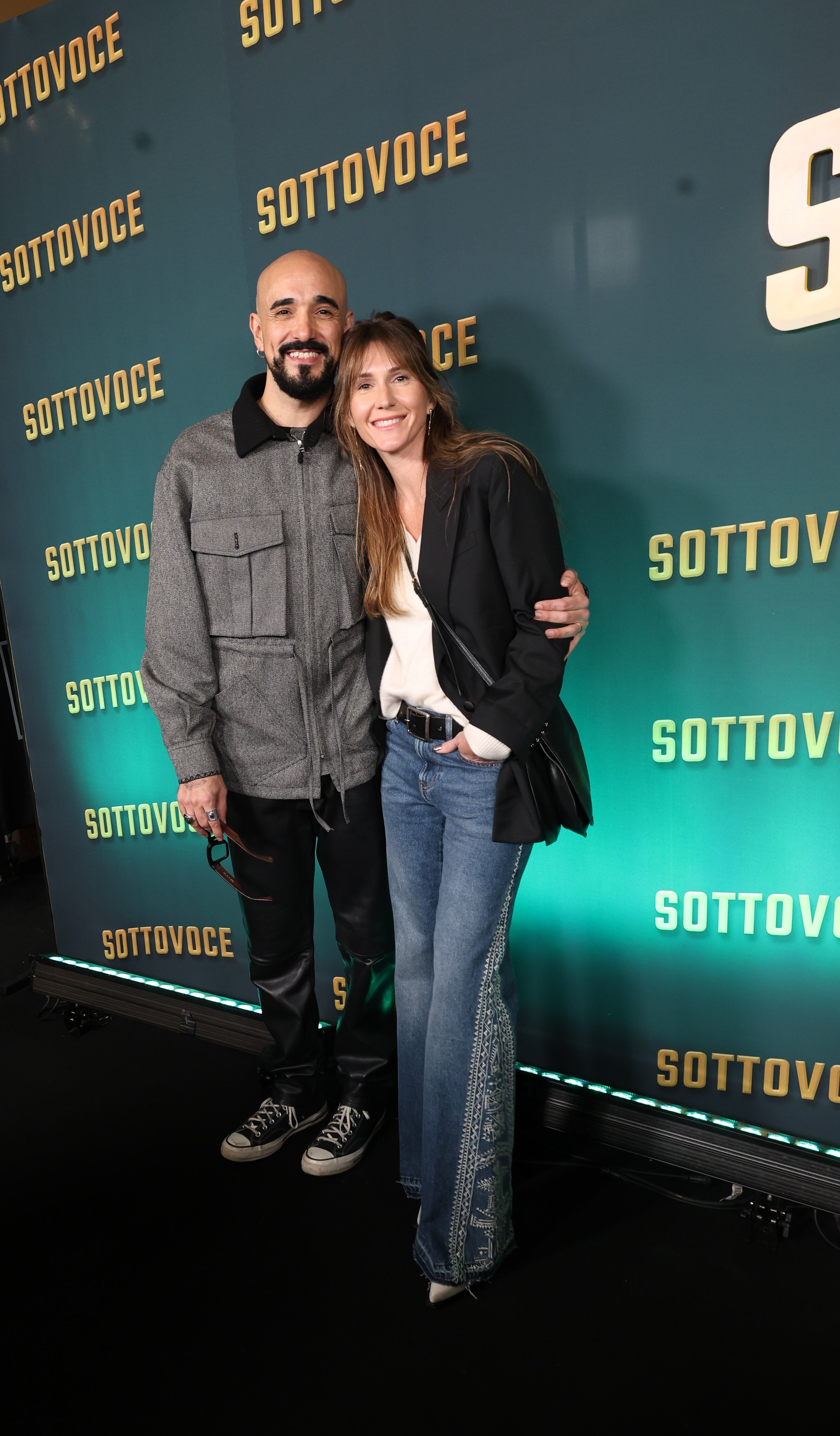 Abel Pintos y Mora Calabrese, su esposa, dijeron presente en la comedia 