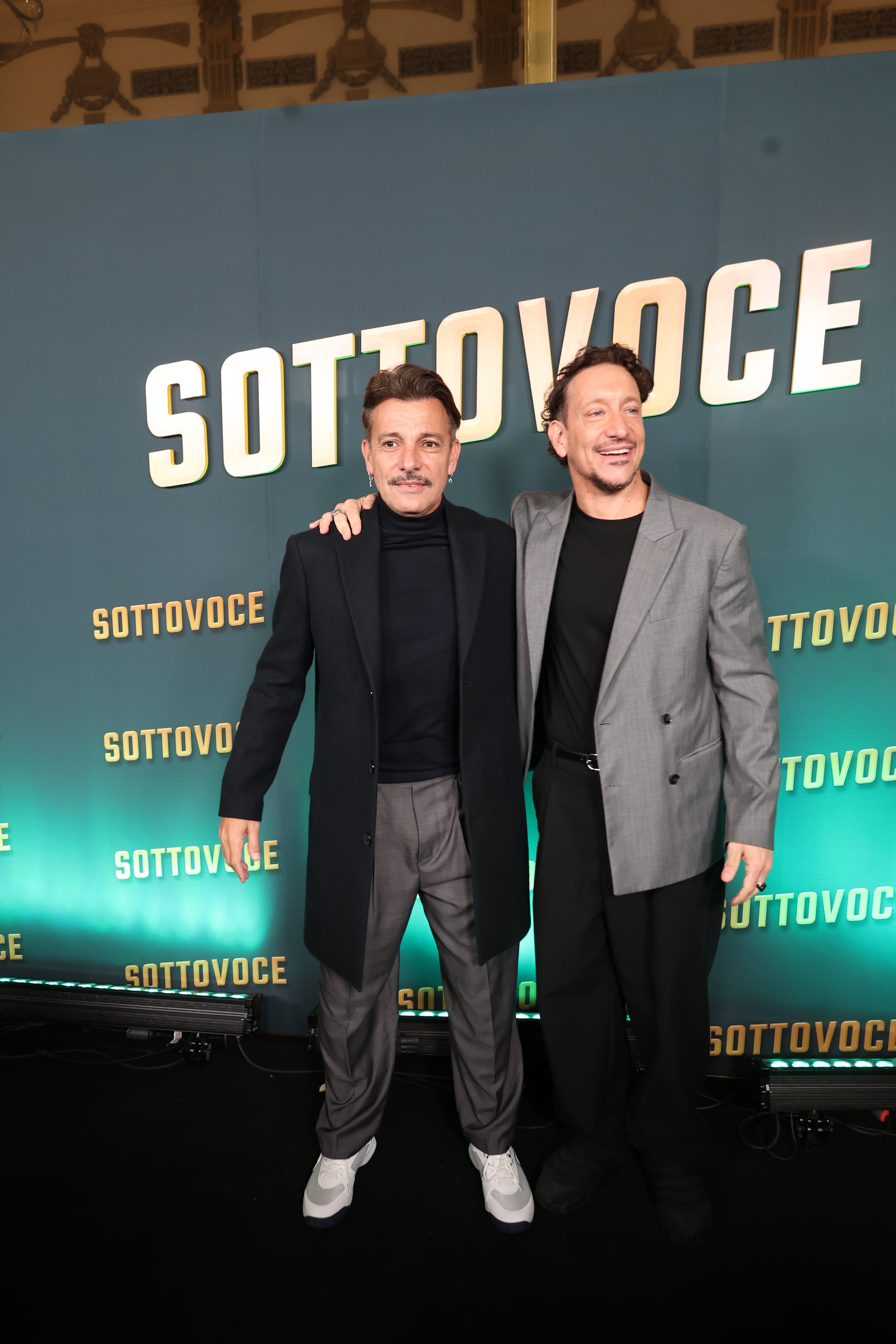 Martín Bossi y Nico Vázquez, dos de los grandes amigos de Suar no quisieron perderse la comedia 