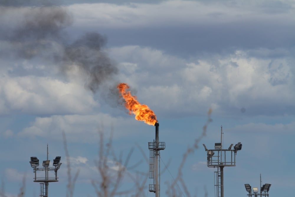 Los precios del petróleo caen tras el inicio de las conversaciones entre Estados Unidos e Irán en Suiza (Shutterstock)