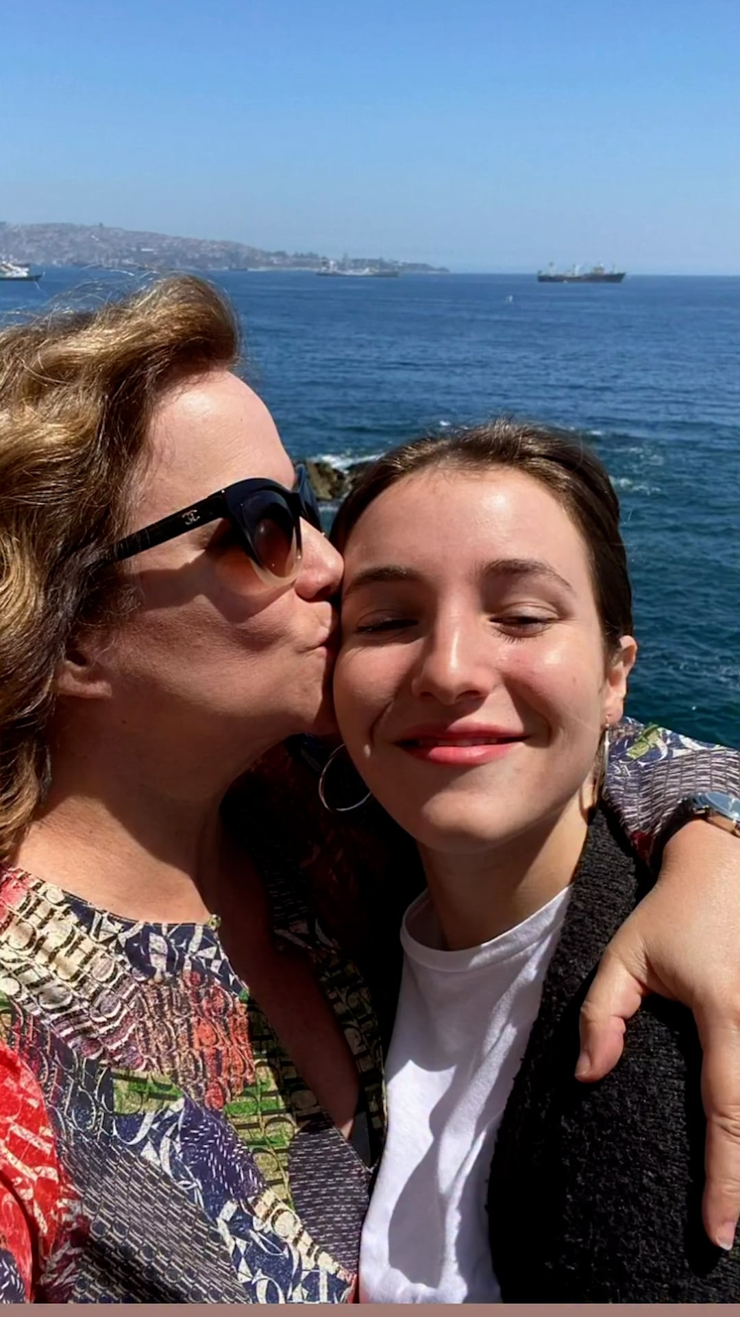 La historia de Lucía Galán y Rocío mostró que el título universitario también sintetiza una reflexión sobre la familia y el amor parental