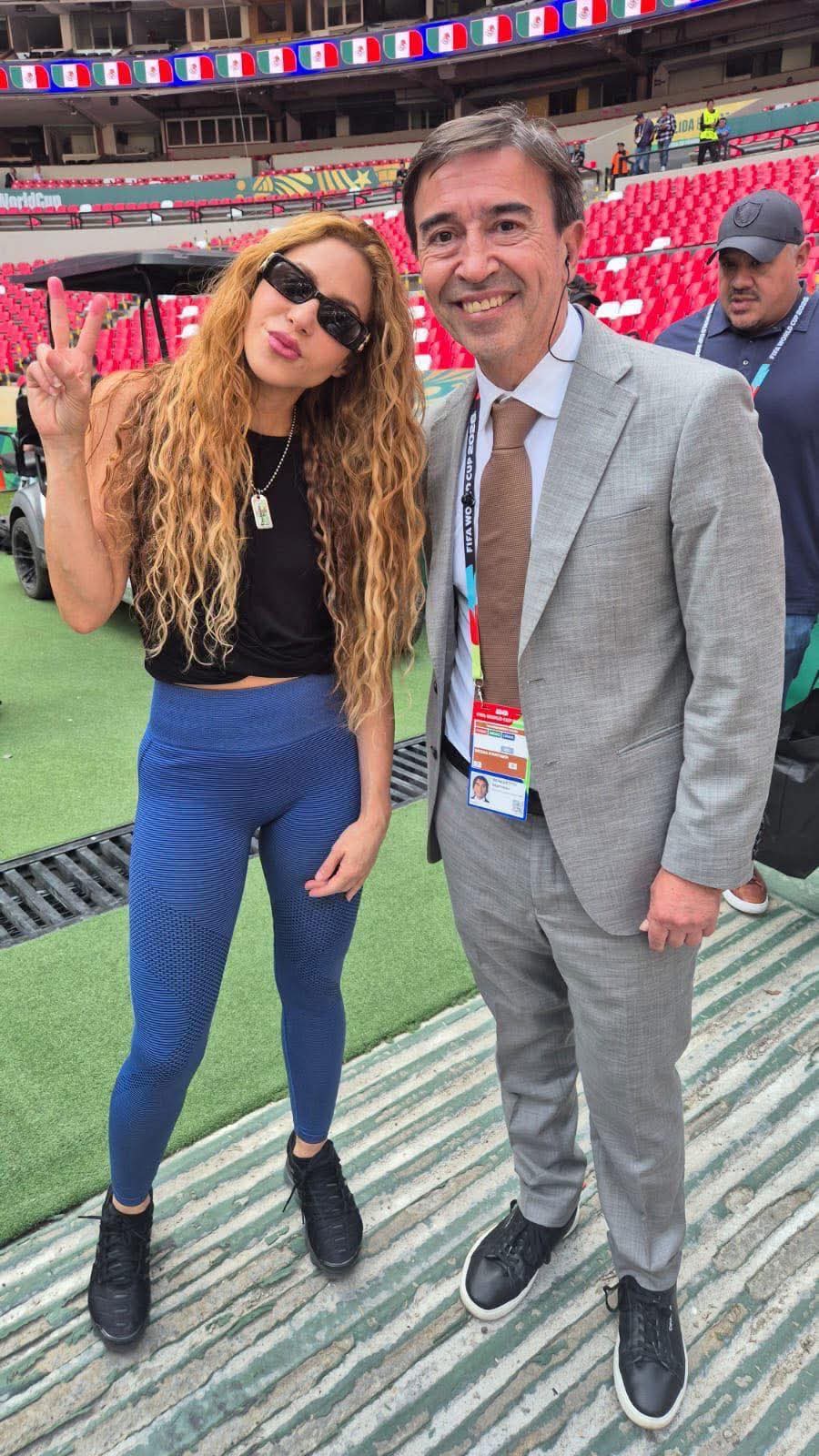 Marcelo Benedetto abandonó un móvil en vivo para sacarse una foto con Shakira: “La voy a buscar”