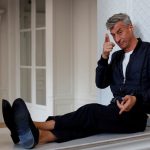 Maurizio Cattelan vuelve a ser noticia: desaparece la banana más polémica del arte en un museo francés