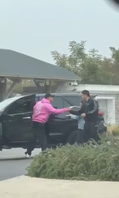 Mauro Icardi se reencontró con sus hijas luego de dos meses sin verse: el video en la puerta del country