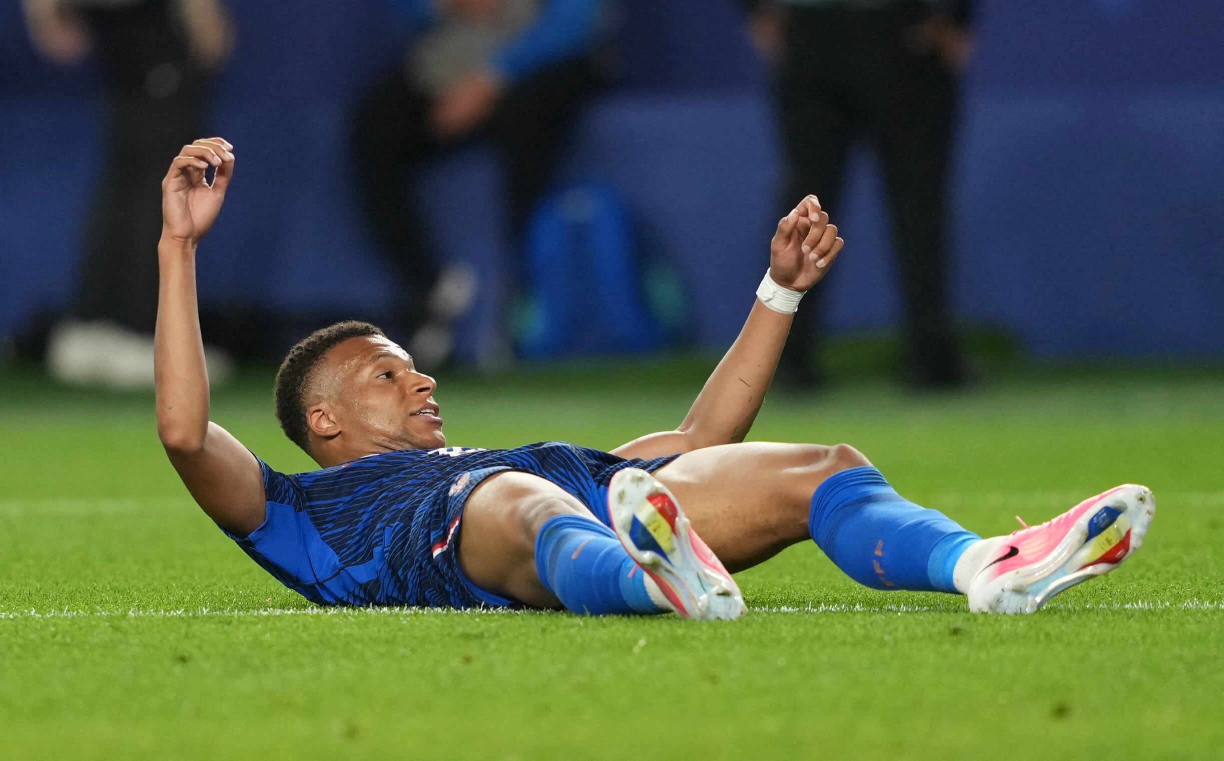 Mbappé acecha a Messi en la carrera por ser el máximo goleador de la historia de los Mundiales (Reuters/James Lang)