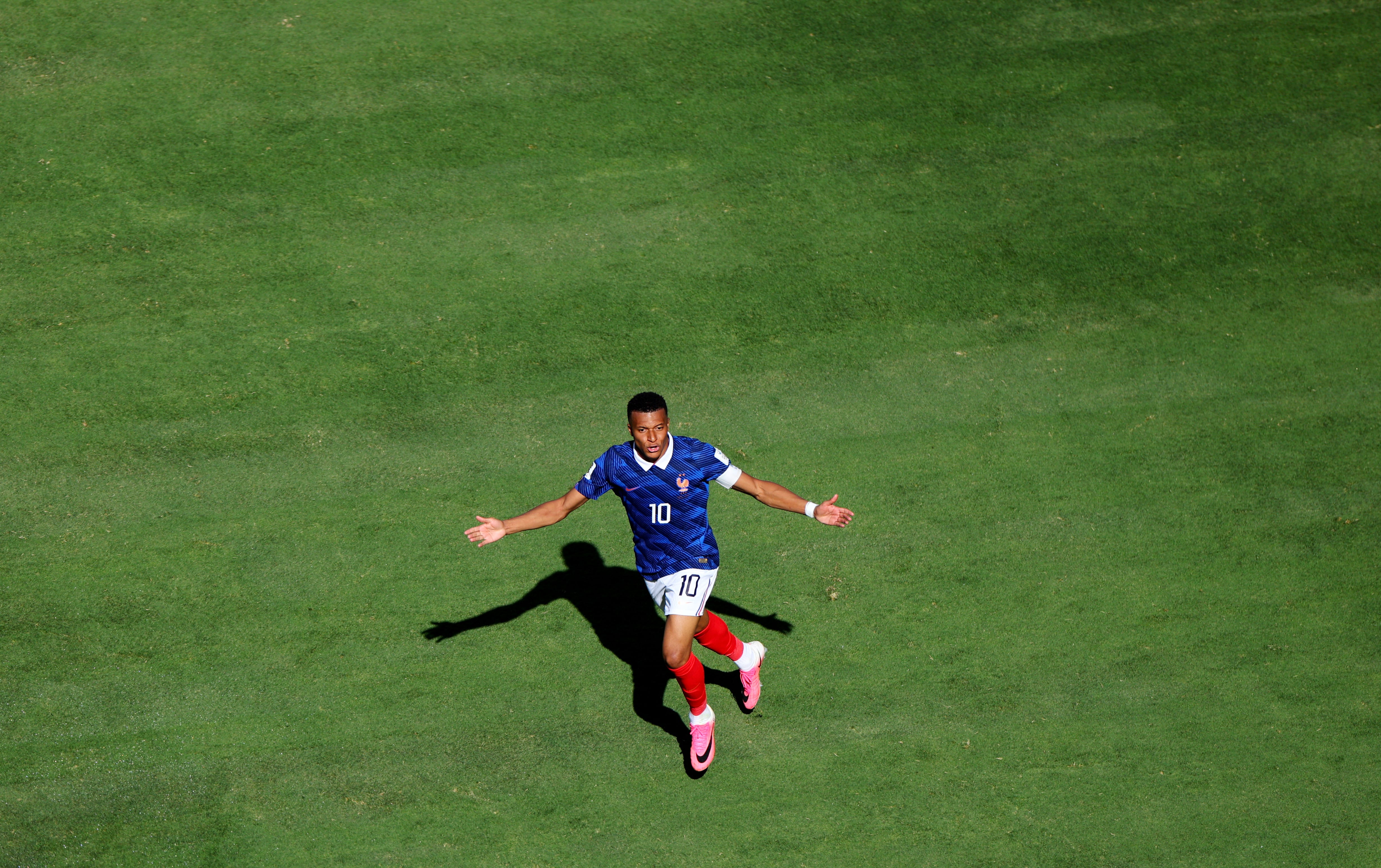 Mbappé quedó a dos goles de ser el máximo artillero en la historia de los mundiales (Foto: Reuters/Mike Segar)
