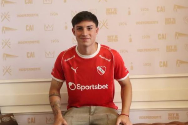 “Me fui con la nariz fracturada”: un futbolista de Independiente fue denunciado por violencia de género