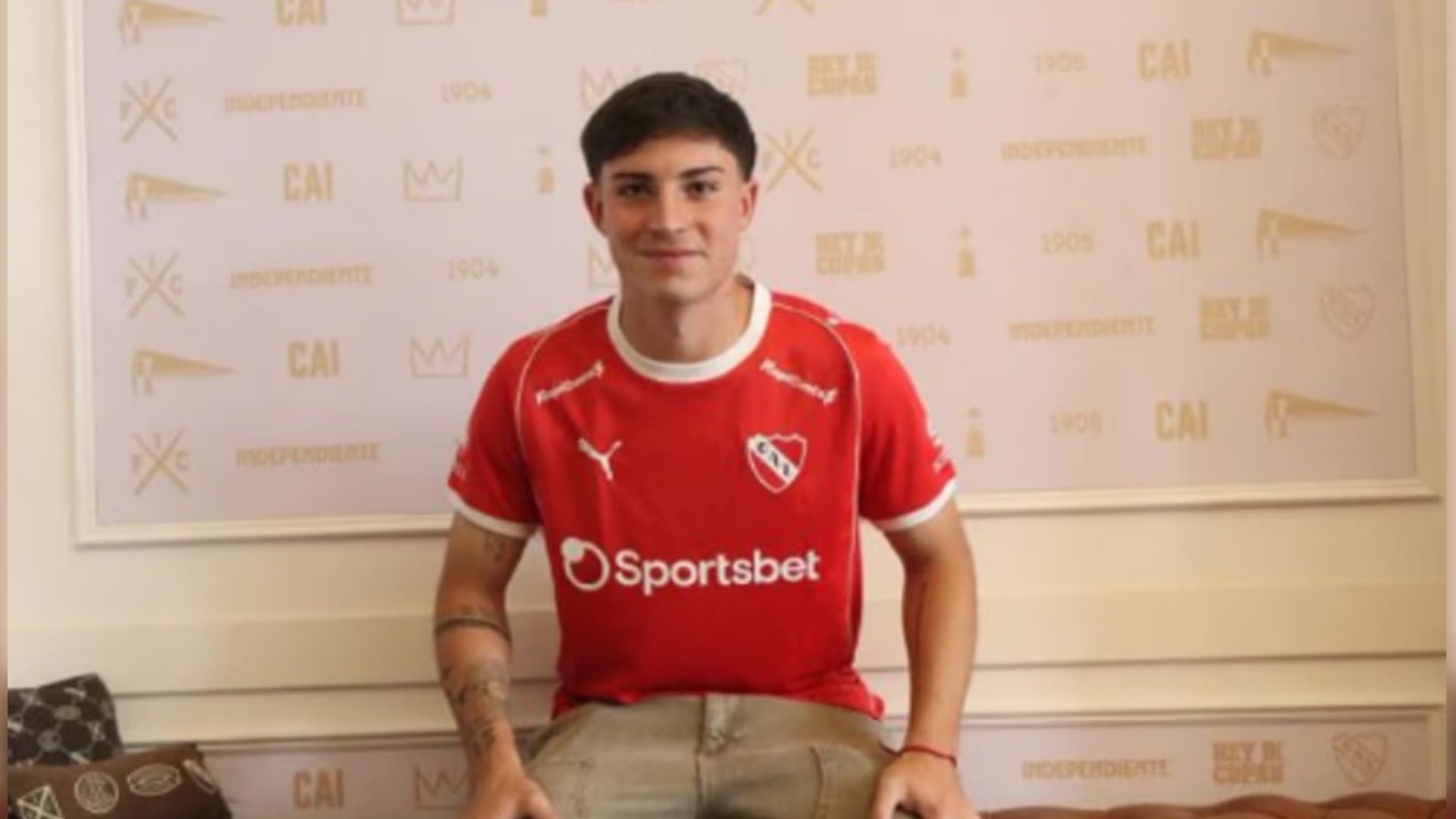 “Me fui con la nariz fracturada”: un futbolista de Independiente fue denunciado por violencia de género