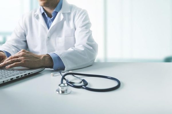 Mensajes en el portal de pacientes se duplican, los médicos se enfrentan a un aumento de la carga de trabajo