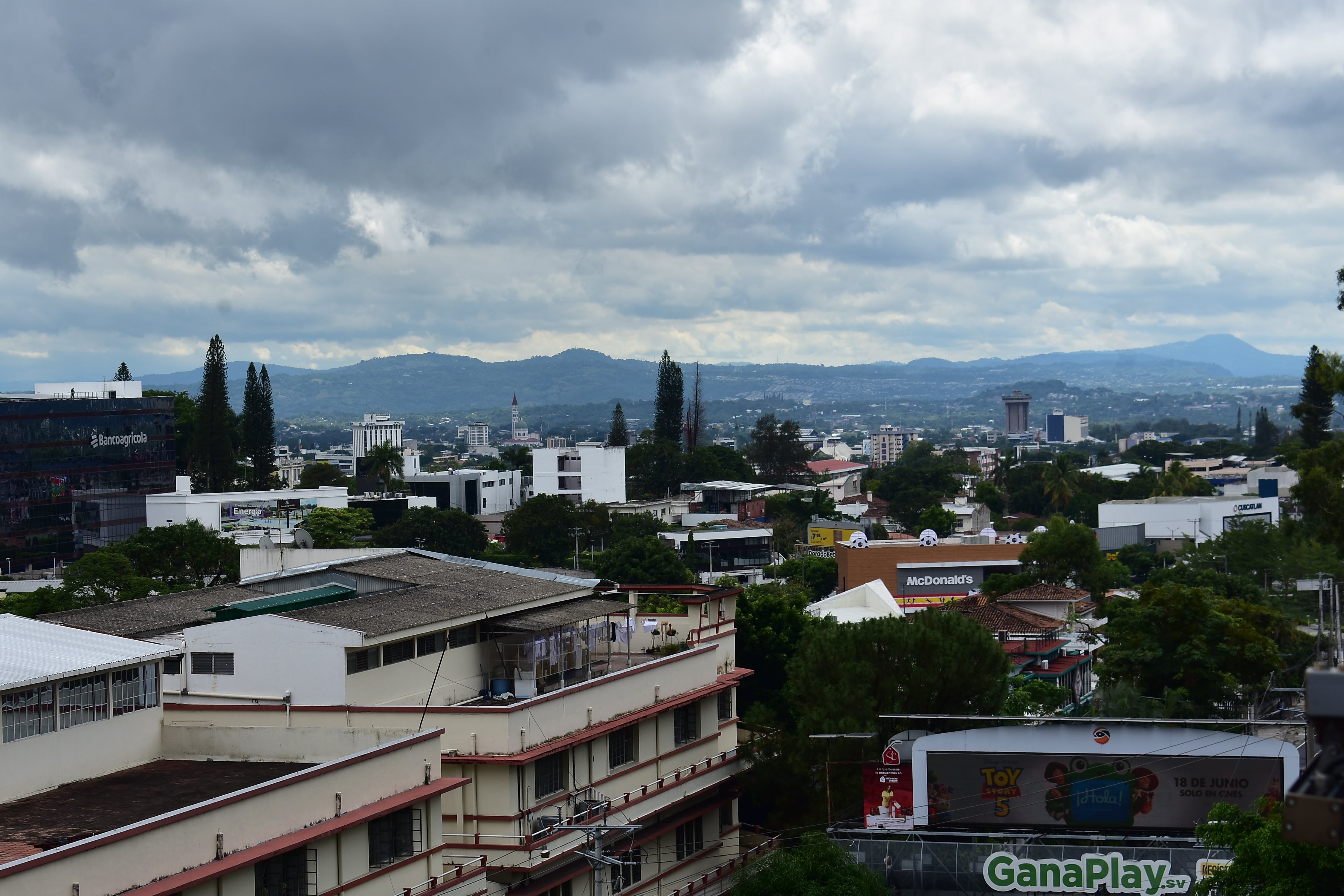 El Salvador en Alerta Naranja por tormenta tropical. Resto de Centroamérica en precaución por precipitaciones. Foto Infobae Centroamérica/Emerson Del Cid